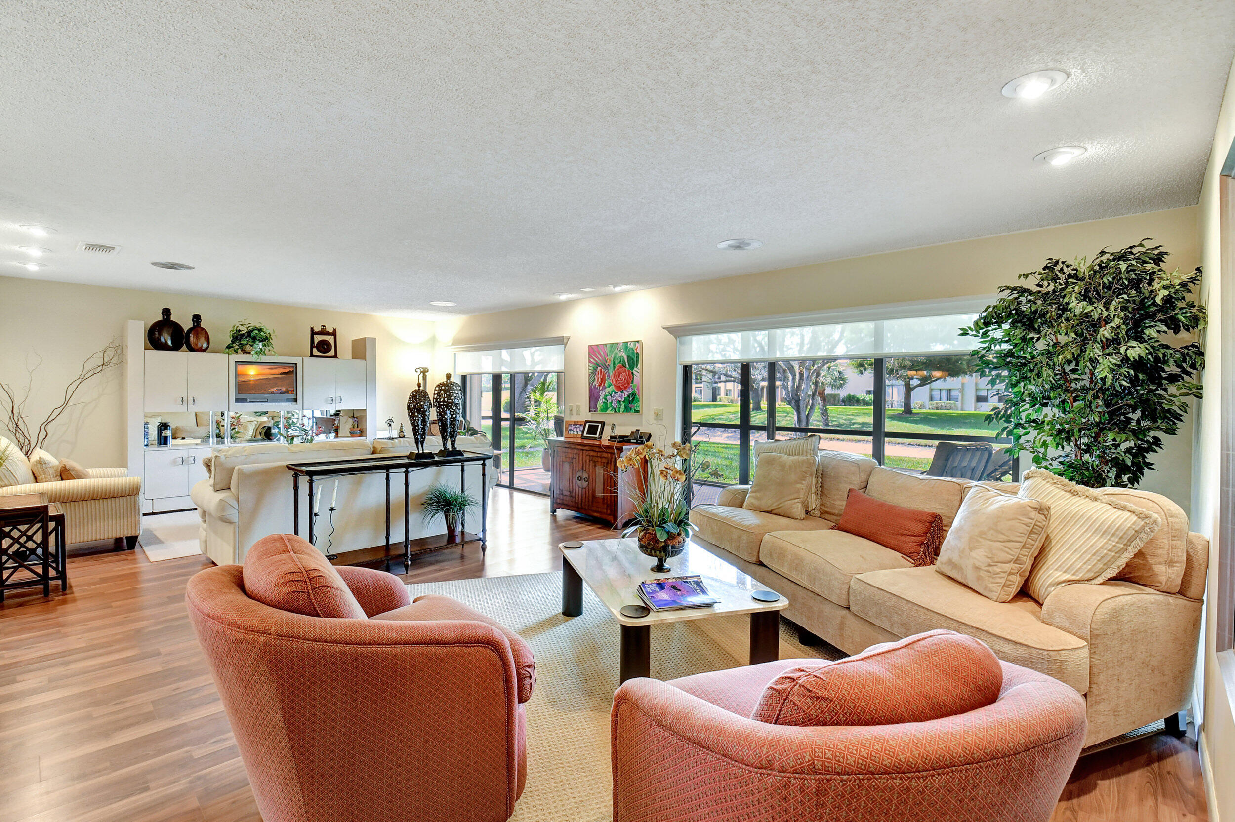 Foto de propiedad en 15 Stratford Drive A, Boynton Beach, FL 33436 Boynton Beach con MLS# 