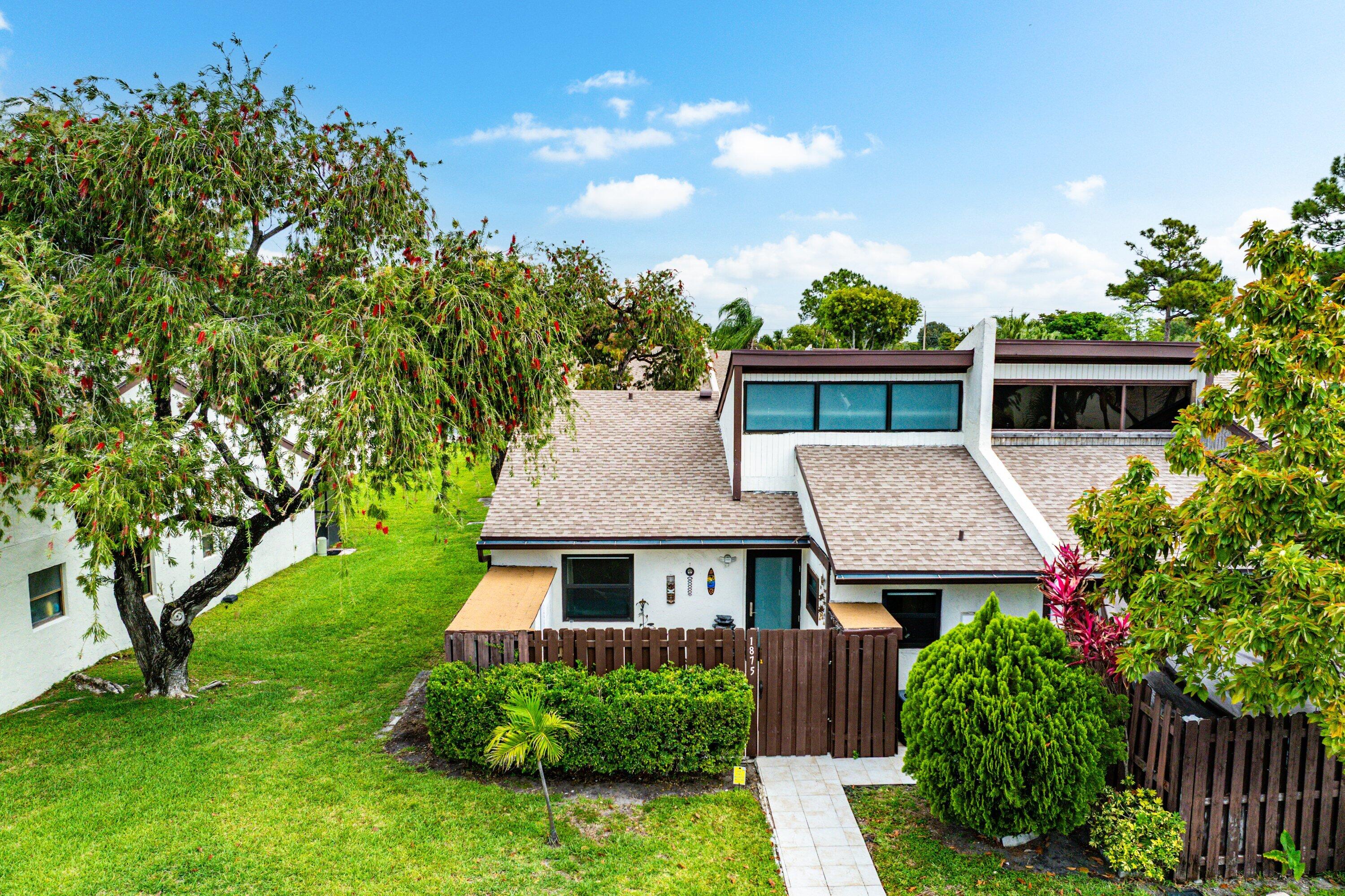 Foto de propiedad en 1875 Abbey Road, West Palm Beach, FL 33415 West Palm Beach con MLS# 