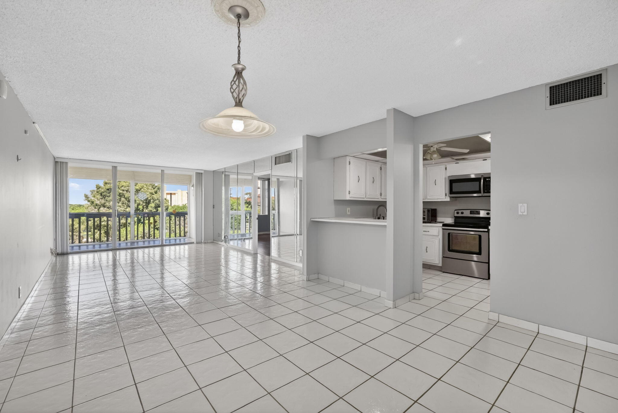 Vendido 7011 Environ Boulevard 412, Lauderhill, FL 33319, Lauderhill, FL 33319