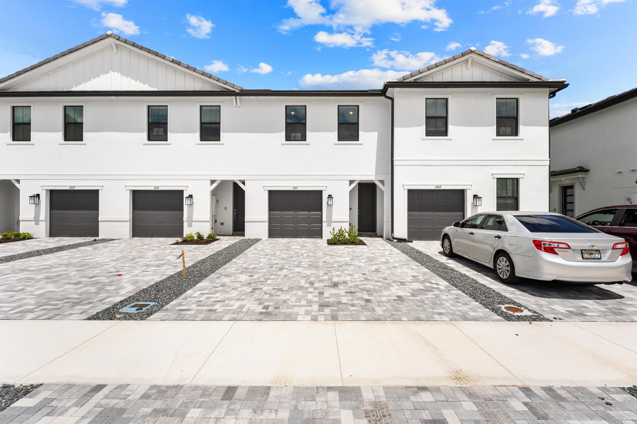 Foto de propiedad en 4315 Efendi Drive, Lantana, FL 33462 Lantana con MLS# 