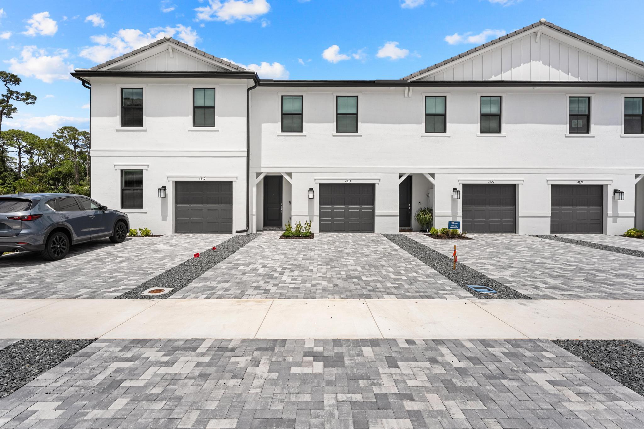 Foto de propiedad en 4333 Efendi Drive, Lantana, FL 33462 Lantana con MLS# 