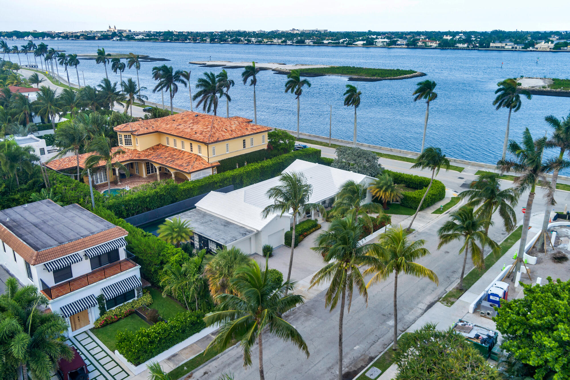 Foto de propiedad en 185 Almeria Road, West Palm Beach, FL 33405 West Palm Beach con MLS# 