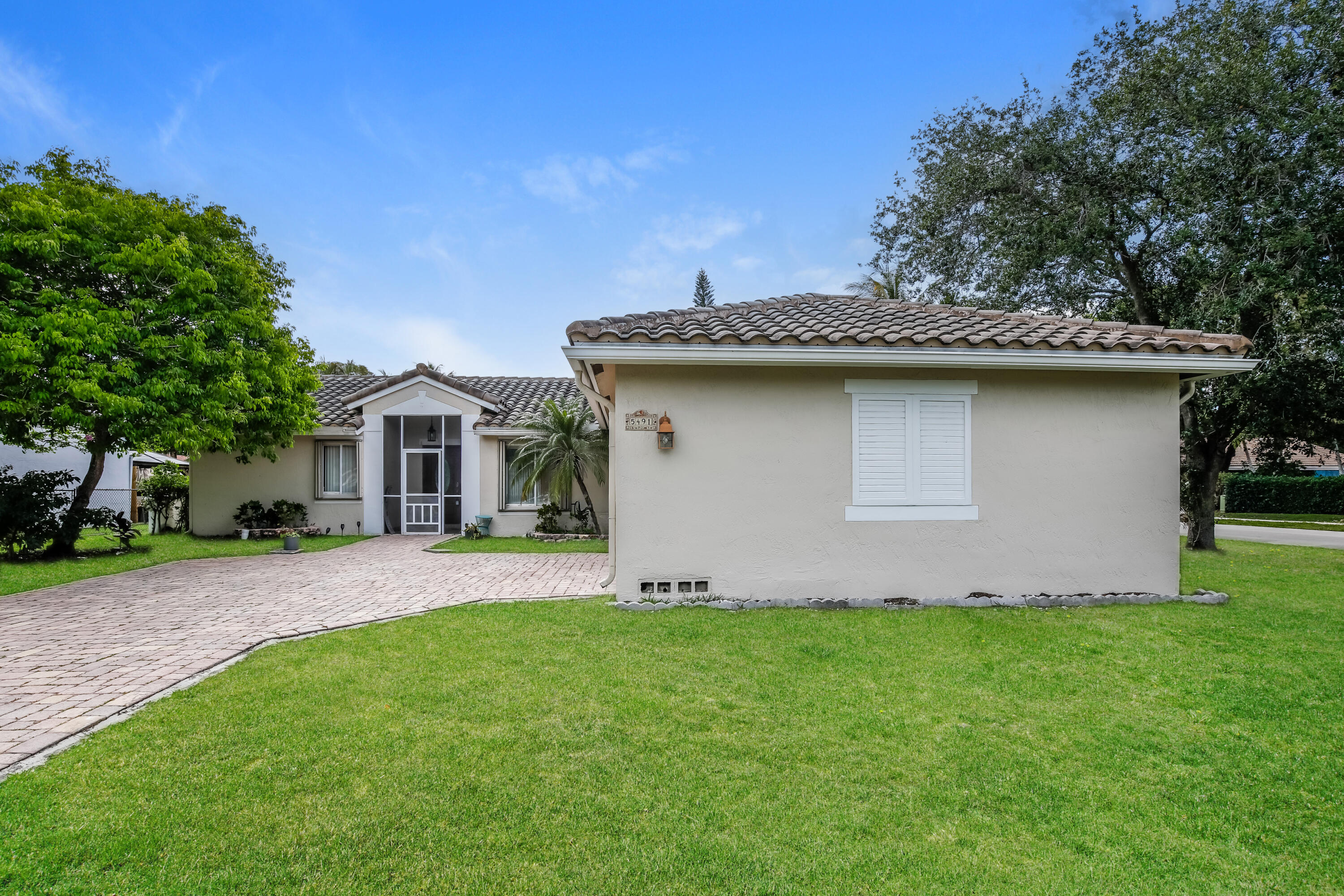 Foto de propiedad en 5491 NW 40th Terrace, Coconut Creek, FL 33073 Coconut Creek con MLS# 