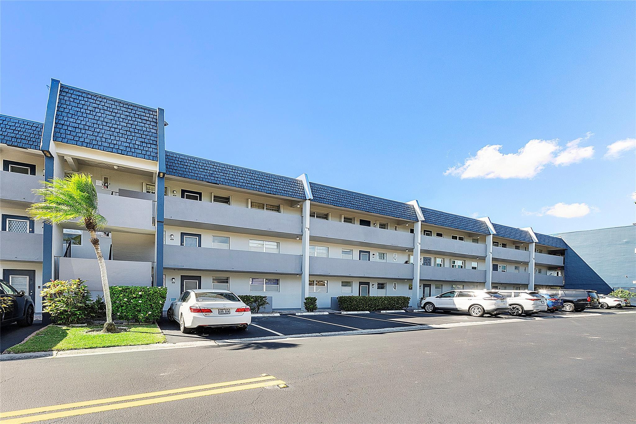 Foto de propiedad en 7847 Golf Circle Drive 211, Margate, FL 33063 Margate con MLS# 