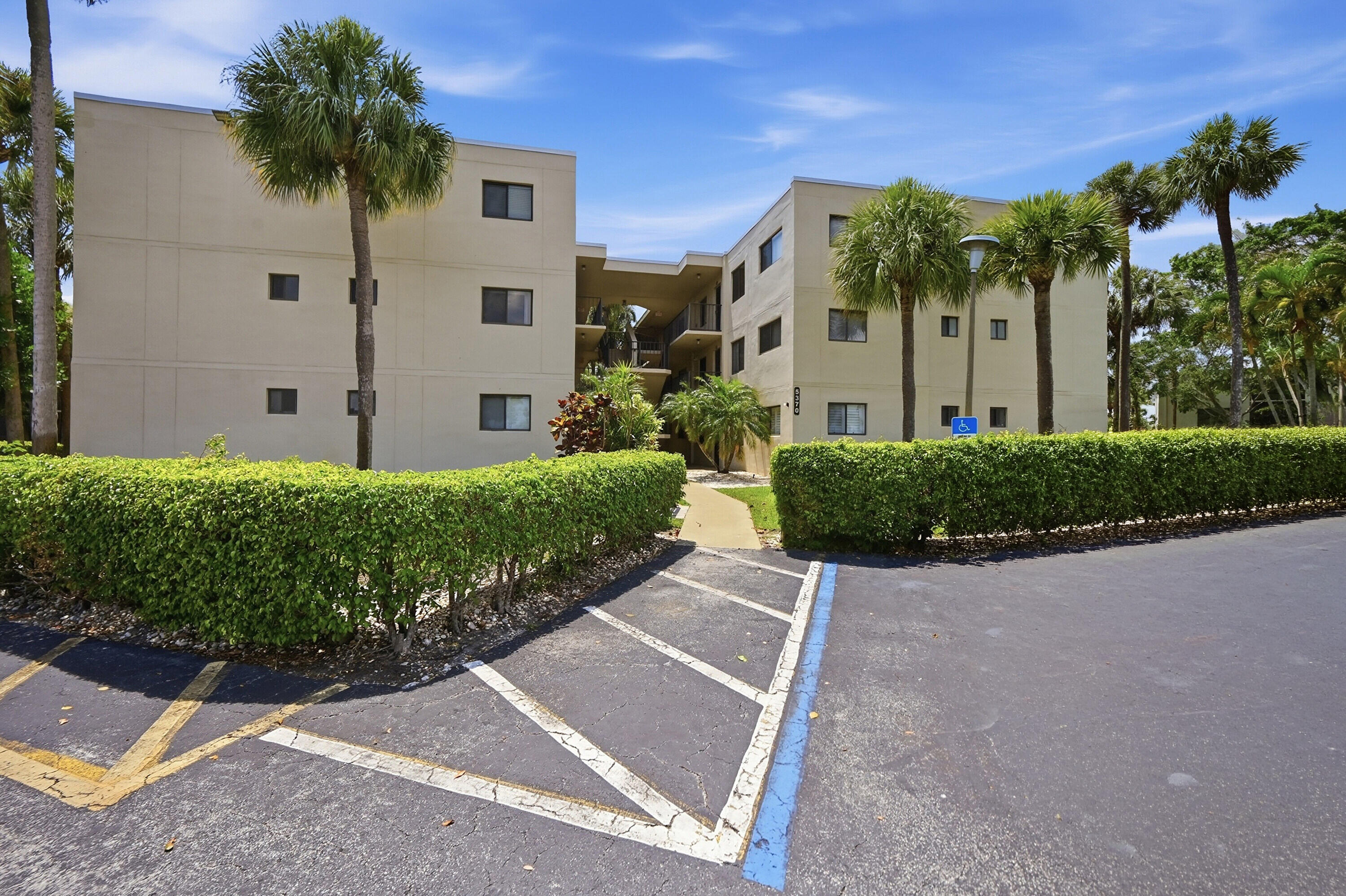 Foto de propiedad en 5370 Las Verdes Circle 219, Delray Beach, FL 33484 Delray Beach con MLS# 