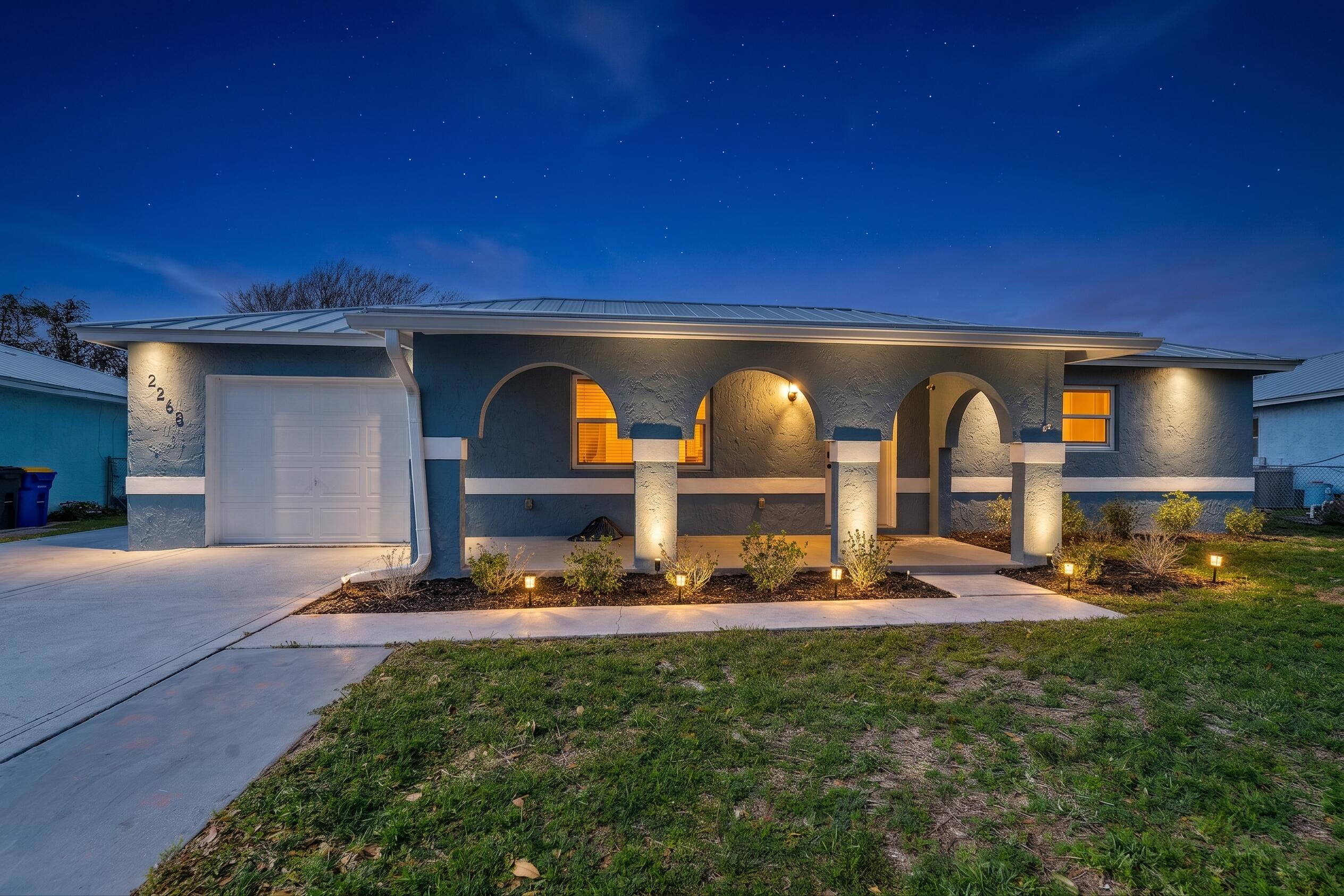 Foto de propiedad en 2268 NE 16th Court, Jensen Beach, FL 34957 Jensen Beach con MLS# 