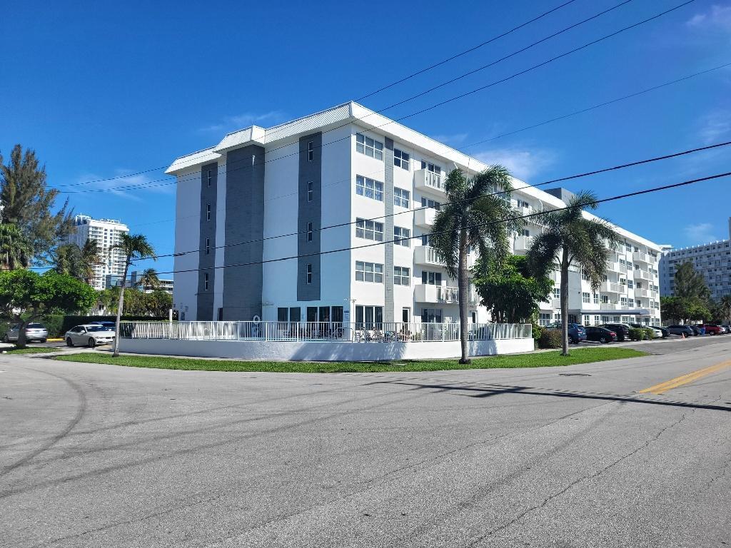 Foto de propiedad en 550 Bayshore Drive 104, Fort Lauderdale, FL 33304 Fort Lauderdale con MLS# 