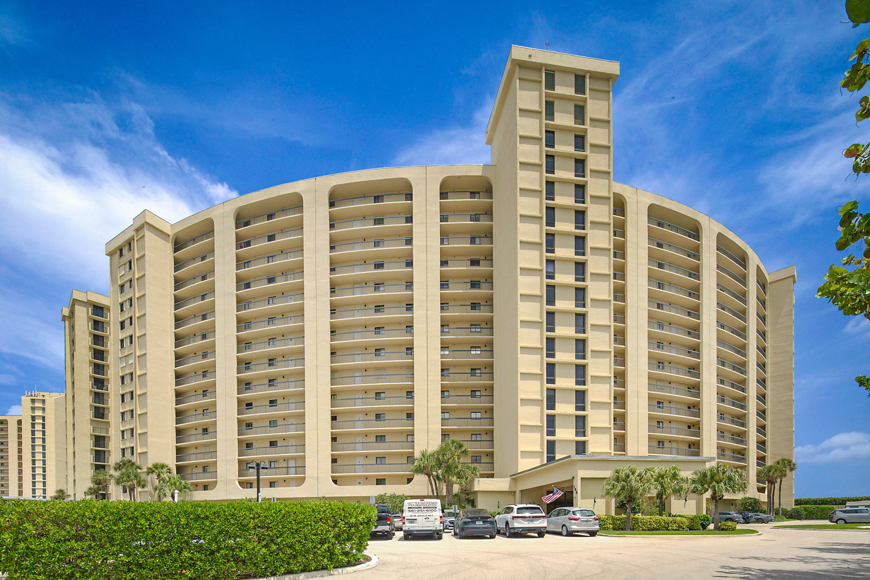 Foto de propiedad en 100 Ocean Trail Way 1003, Jupiter, FL 33477 Jupiter con MLS# 