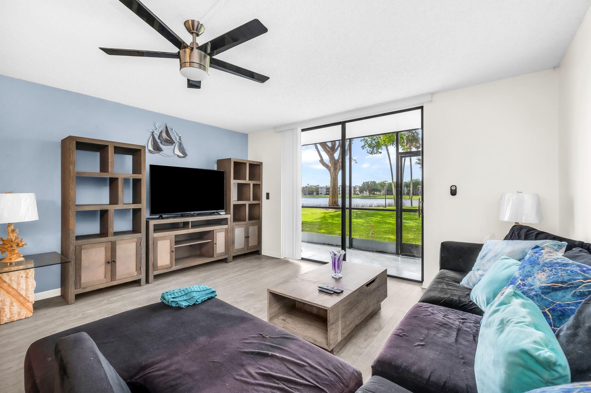 Foto de propiedad en 5220 Las Verdes Circle 108, Delray Beach, FL 33484 Delray Beach con MLS# 