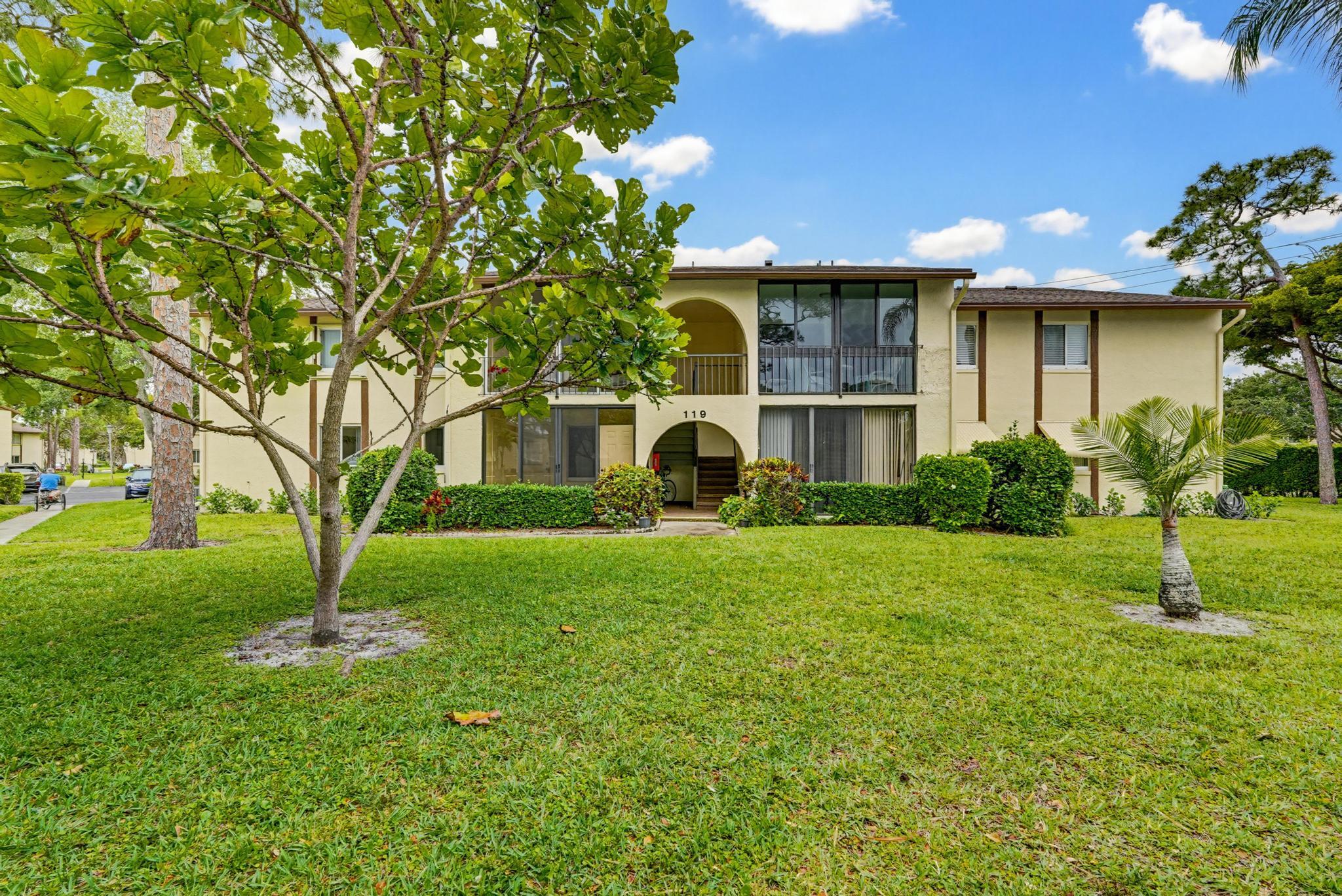 Foto de propiedad en 119 Lake Pine Circle C-2, Greenacres, FL 33463 Greenacres con MLS# 