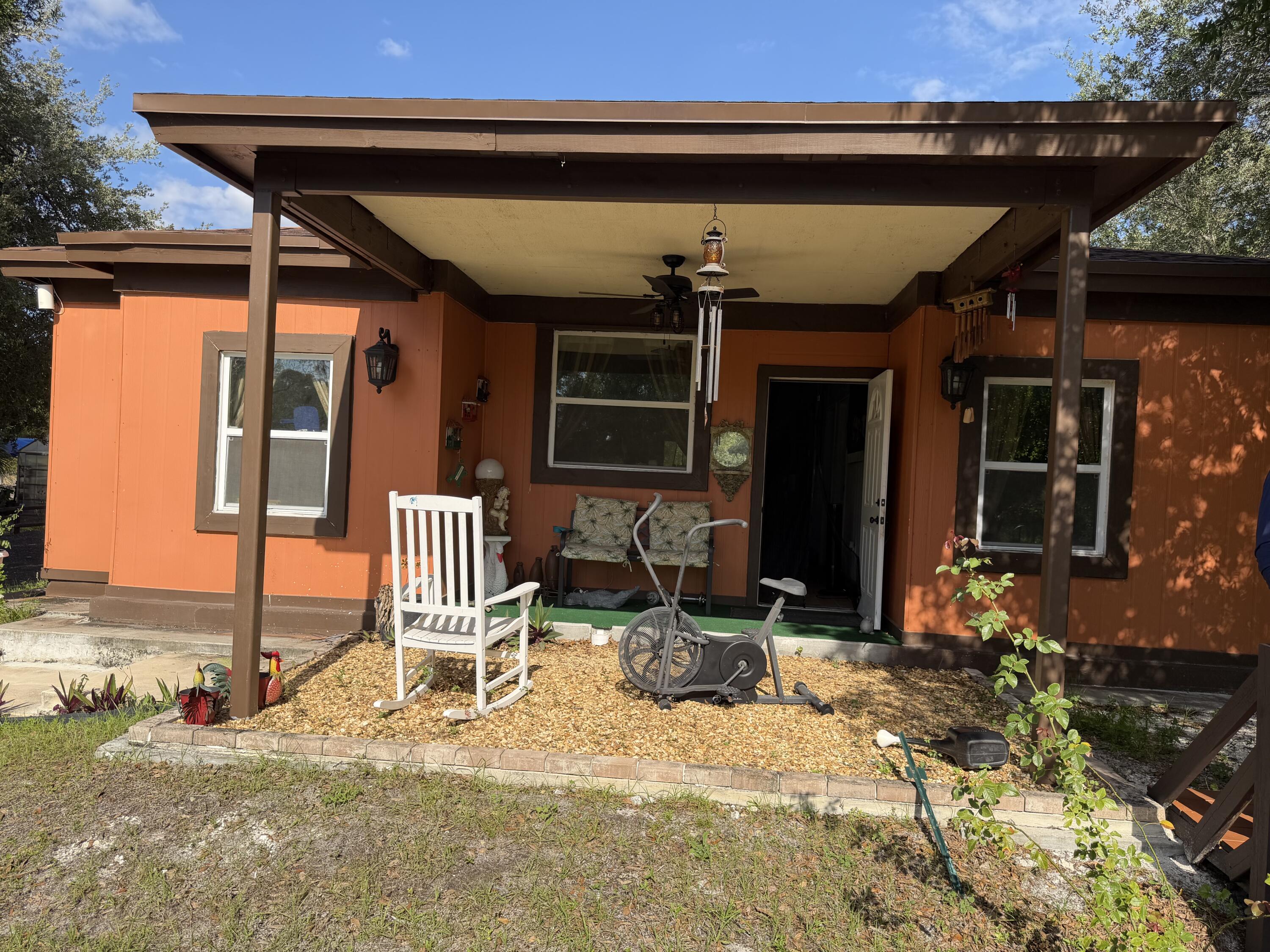 Foto de propiedad en 235 N Sendero Street, Clewiston, FL 33440 Clewiston con MLS# 