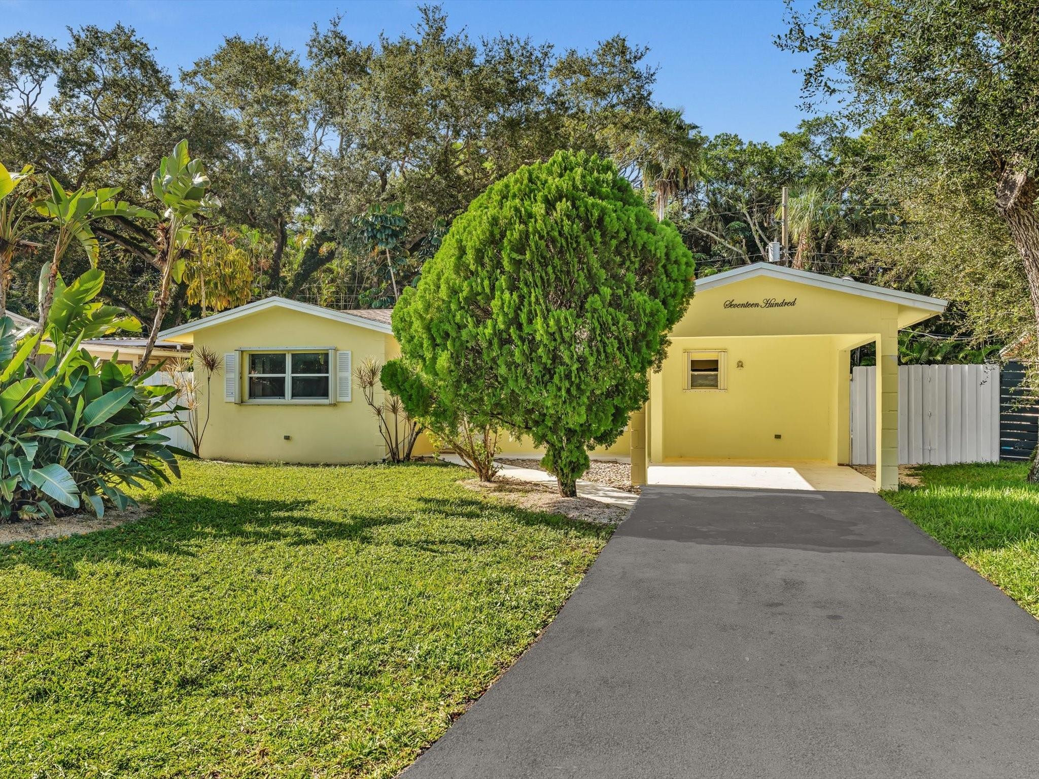 Foto de propiedad en 1700 SW 30th Street, Fort Lauderdale, FL 33315 Fort Lauderdale con MLS# 