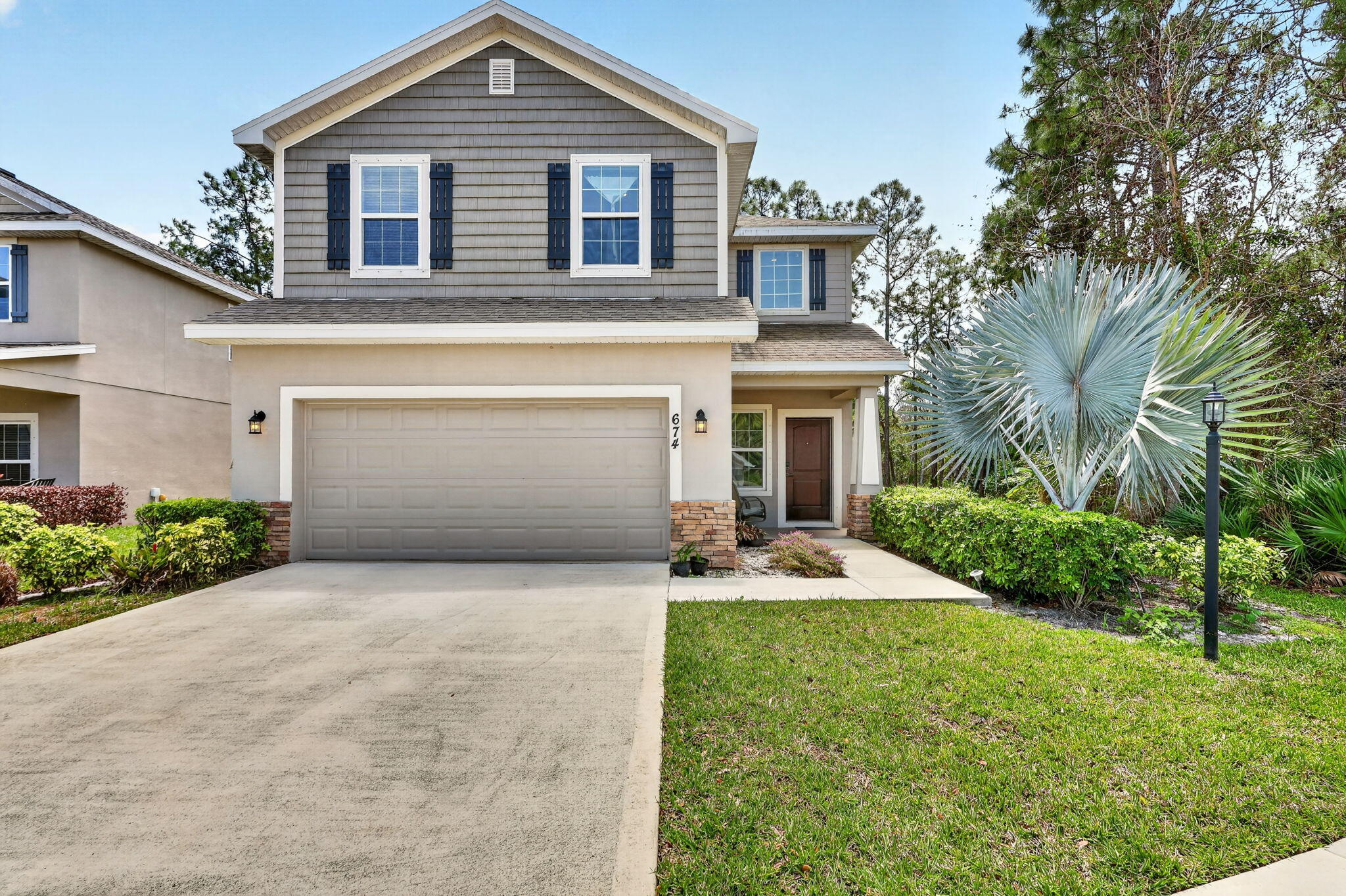 Foto de propiedad en 674 NE Turtleback Trail, Port St. Lucie, FL 34983 Port St. Lucie con MLS# 