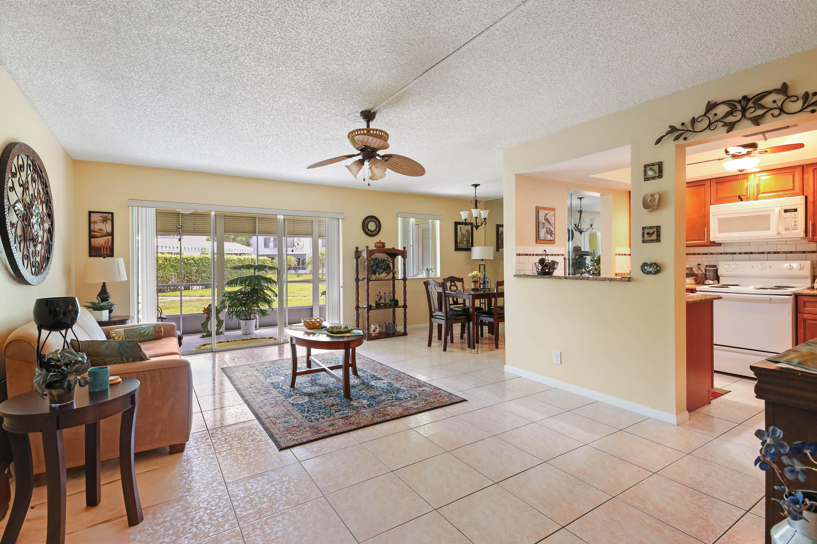 Vendido 3186 Via Poinciana 110, Greenacres, FL 33467, Greenacres, FL 33467