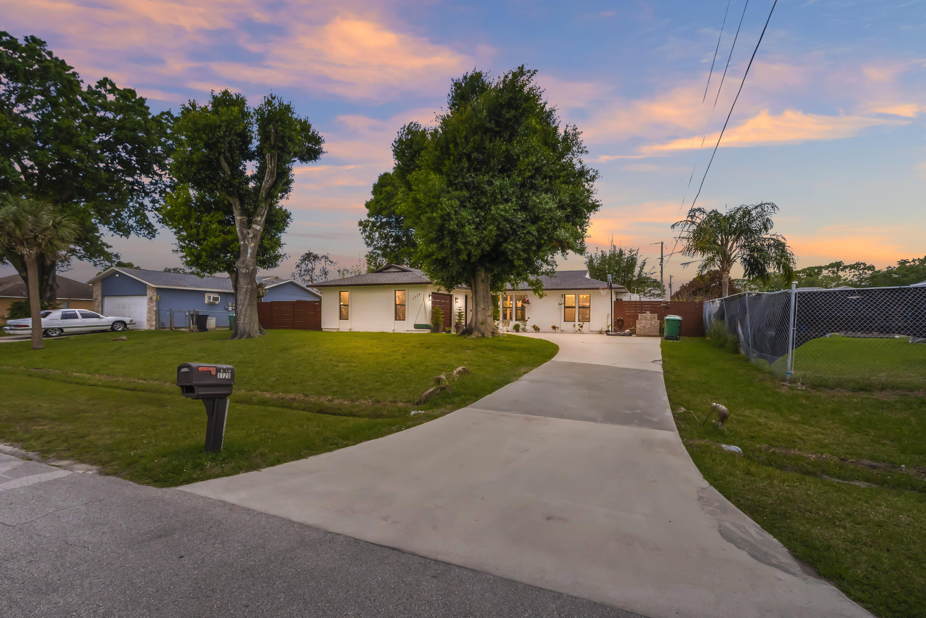 Foto de propiedad en 1720 SW Beeker Street, Port St. Lucie, FL 34953 Port St. Lucie con MLS# 