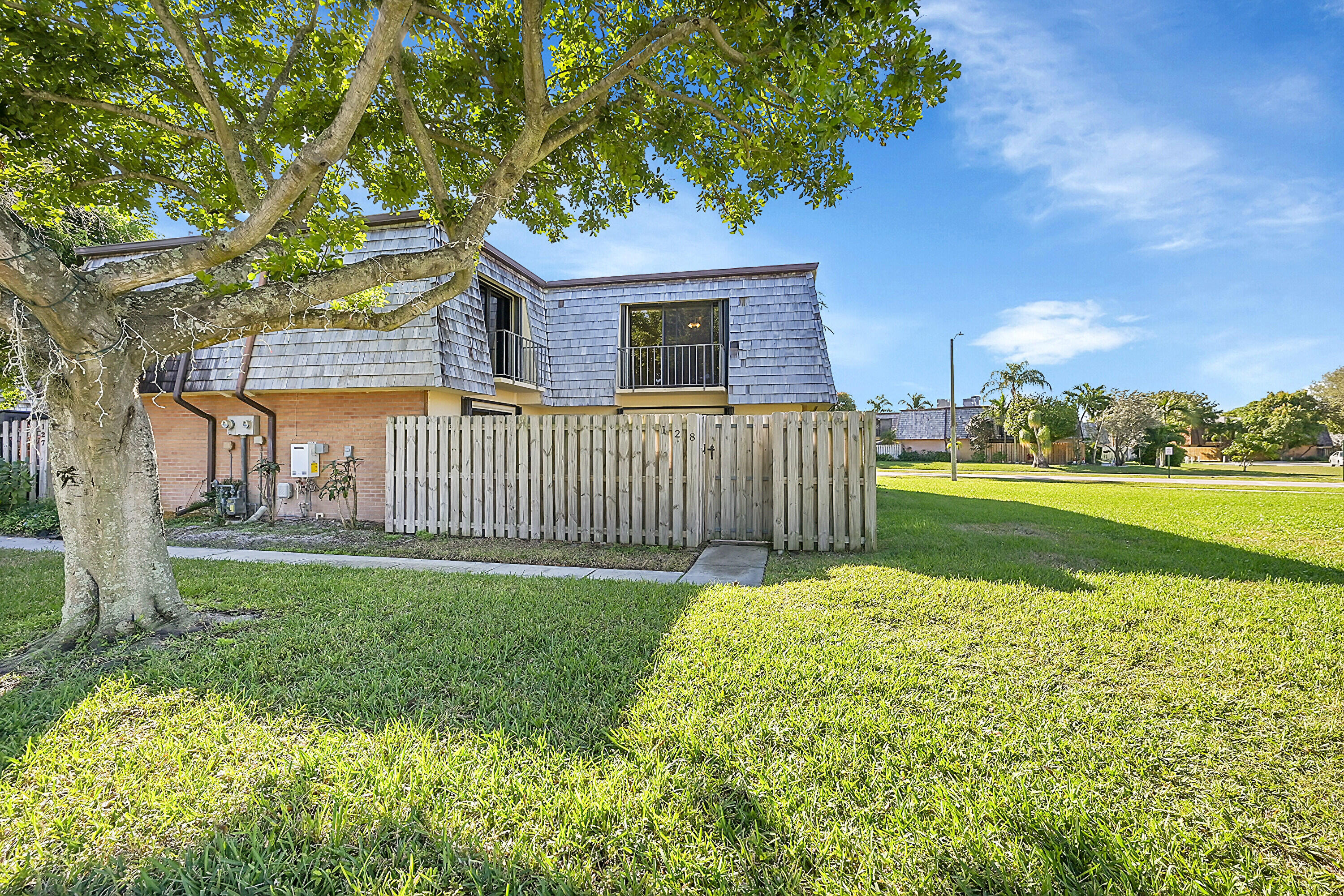 En Venta 128 Lake Arbor Drive, Palm Springs, FL 33461, Palm Springs, FL 33461