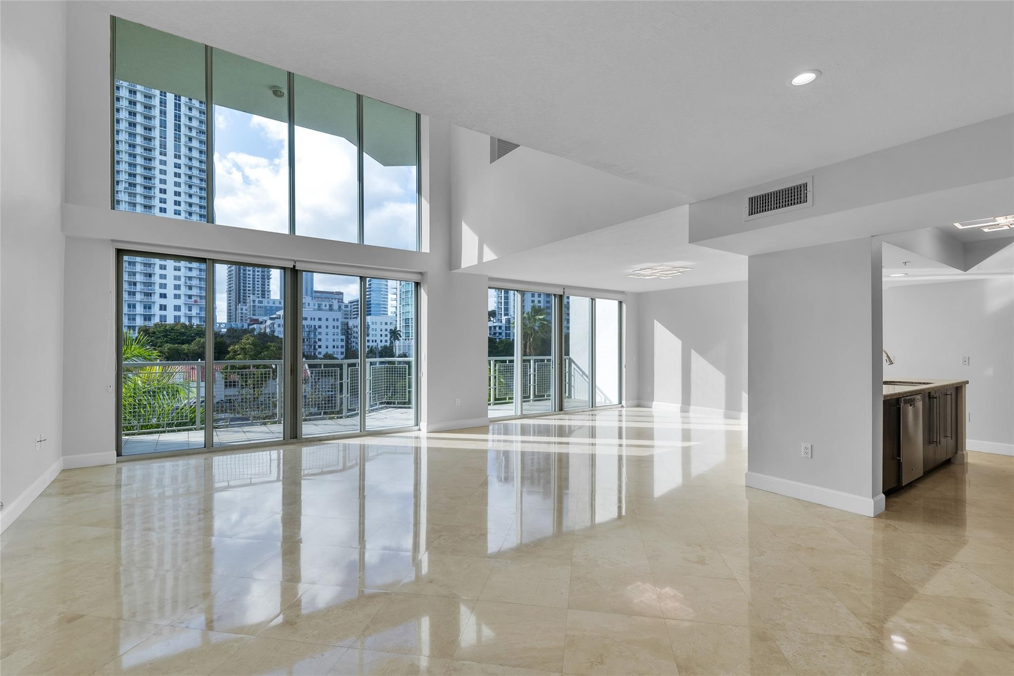 Foto de propiedad en 900 SE 2nd Street 502, Fort Lauderdale, FL 33301 Fort Lauderdale con MLS# 