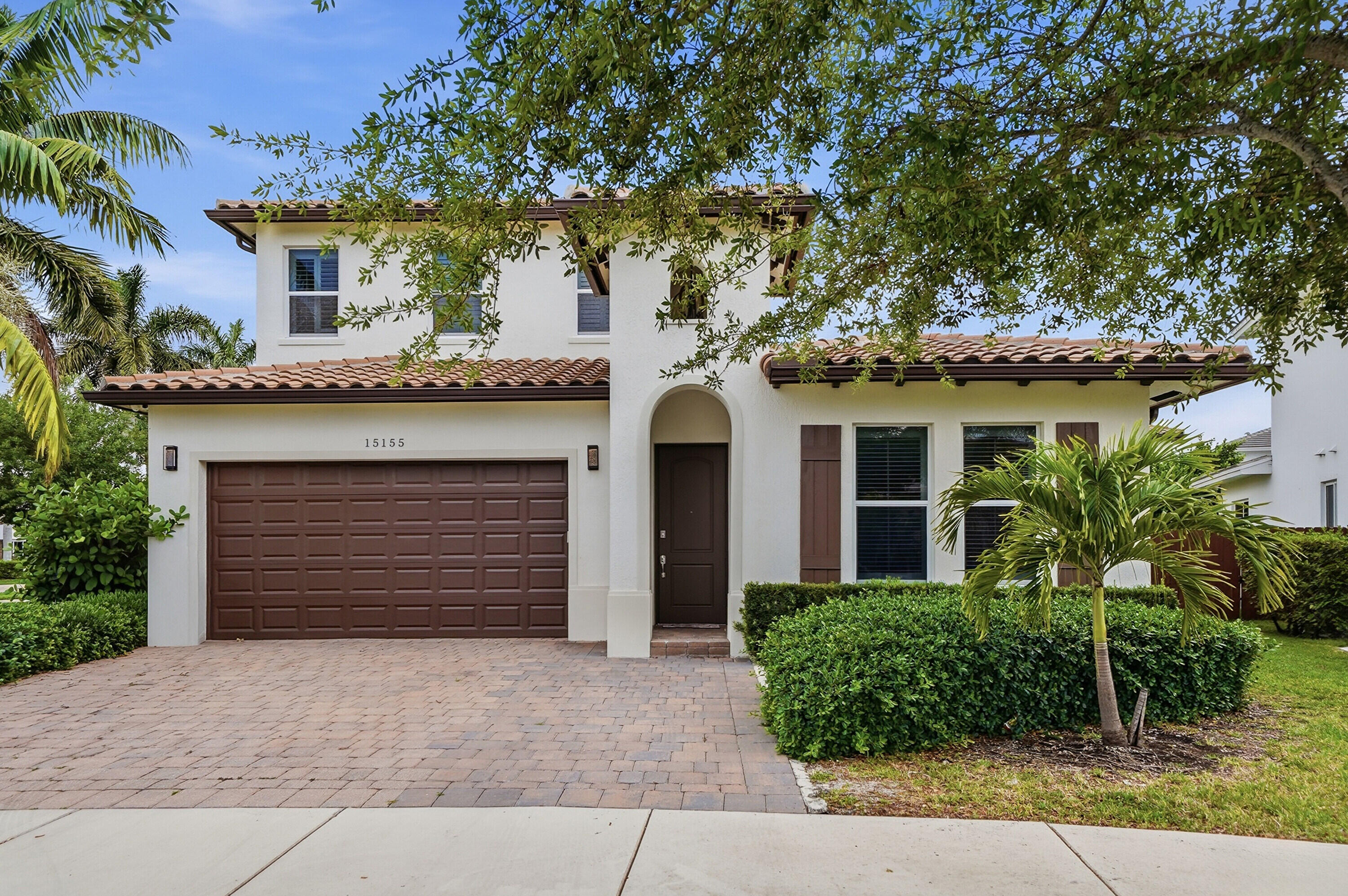 Foto de propiedad en 15155 SW 176th Lane, Miami, FL 33187 Miami con MLS# 