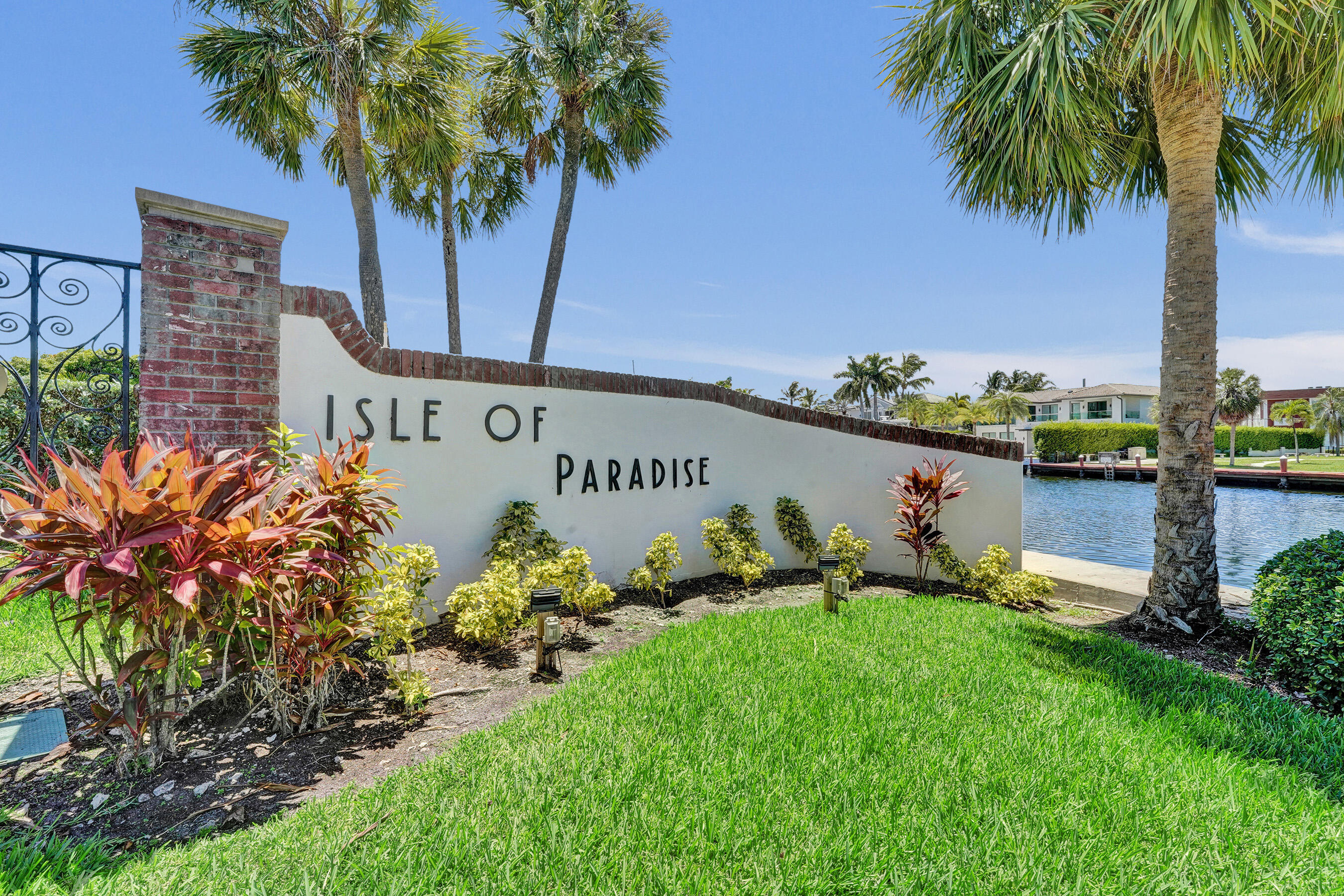 Foto de propiedad en 455 Paradise Isle Boulevard 305, Hallandale Beach, FL 33009 Hallandale Beach con MLS# 