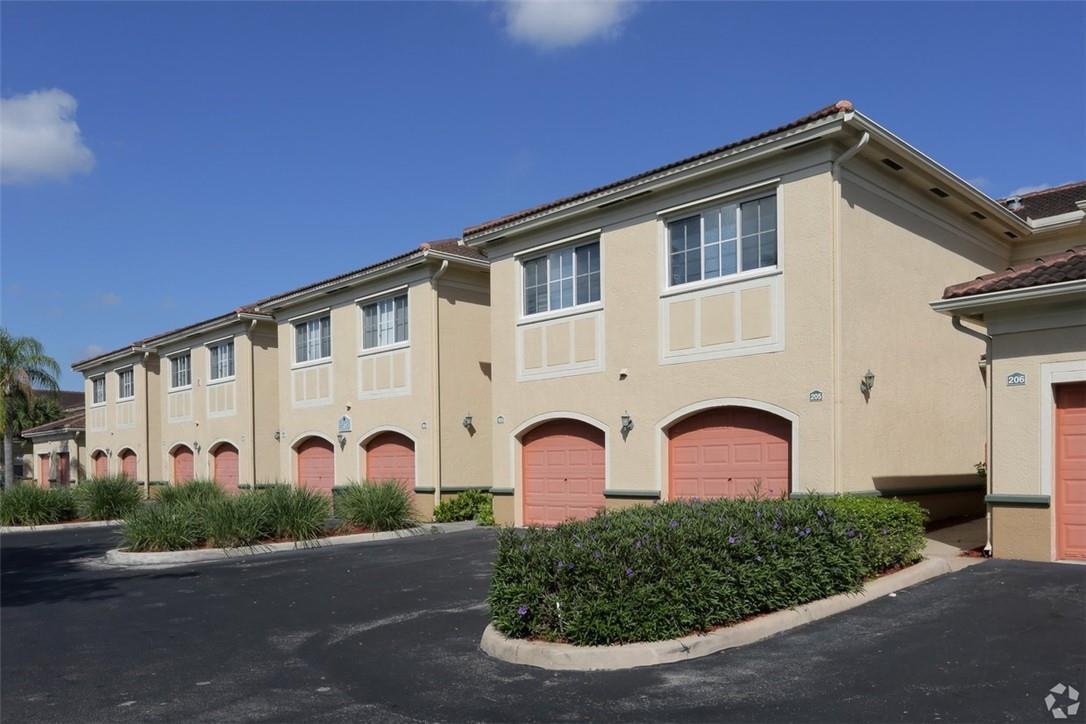 Foto de propiedad en 2421 Centergate Drive 104, Miramar, FL 33025 Miramar con MLS# 
