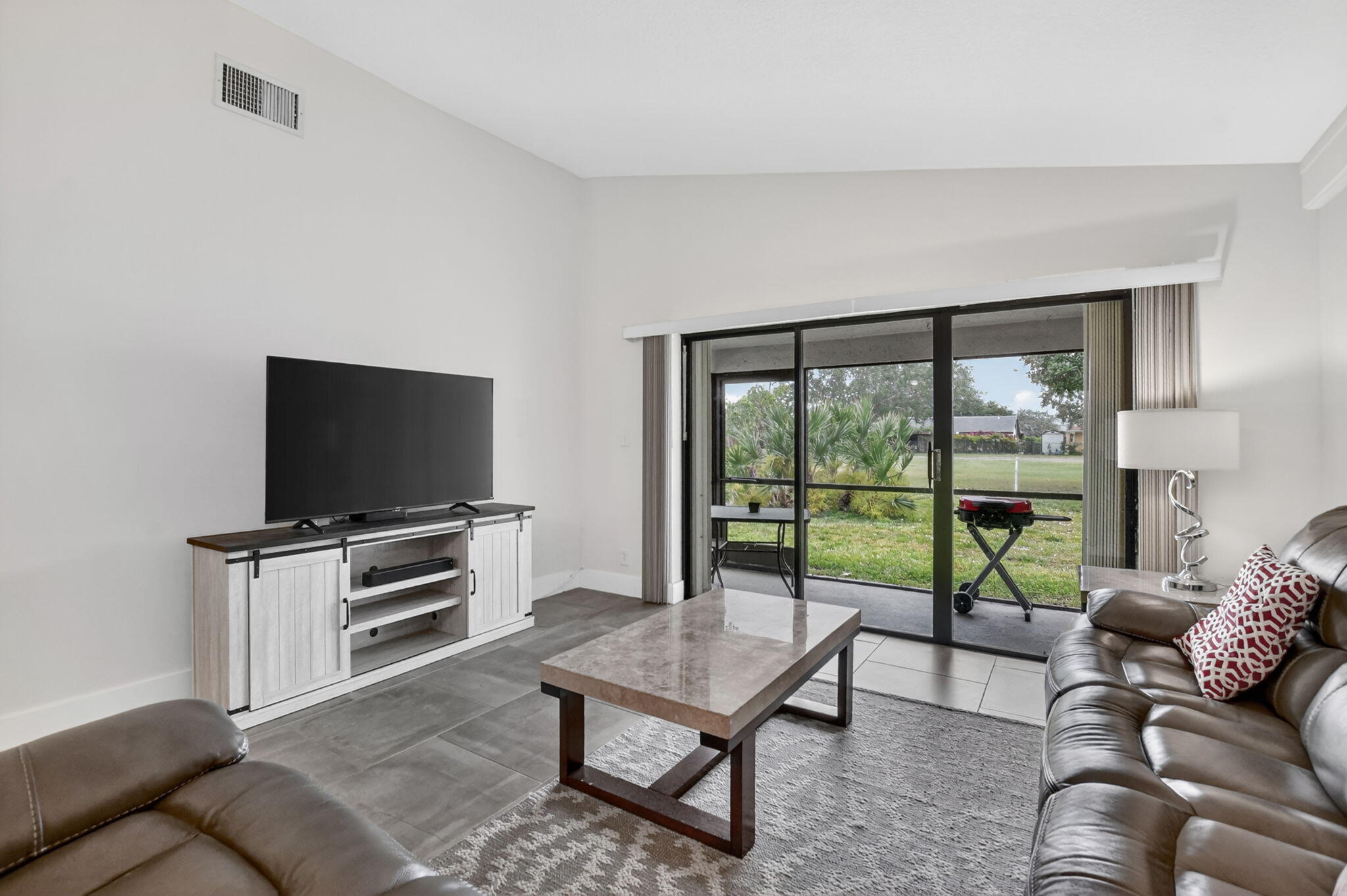 Foto de propiedad en 3693 Arelia Drive N, Delray Beach, FL 33445 Delray Beach con MLS# 