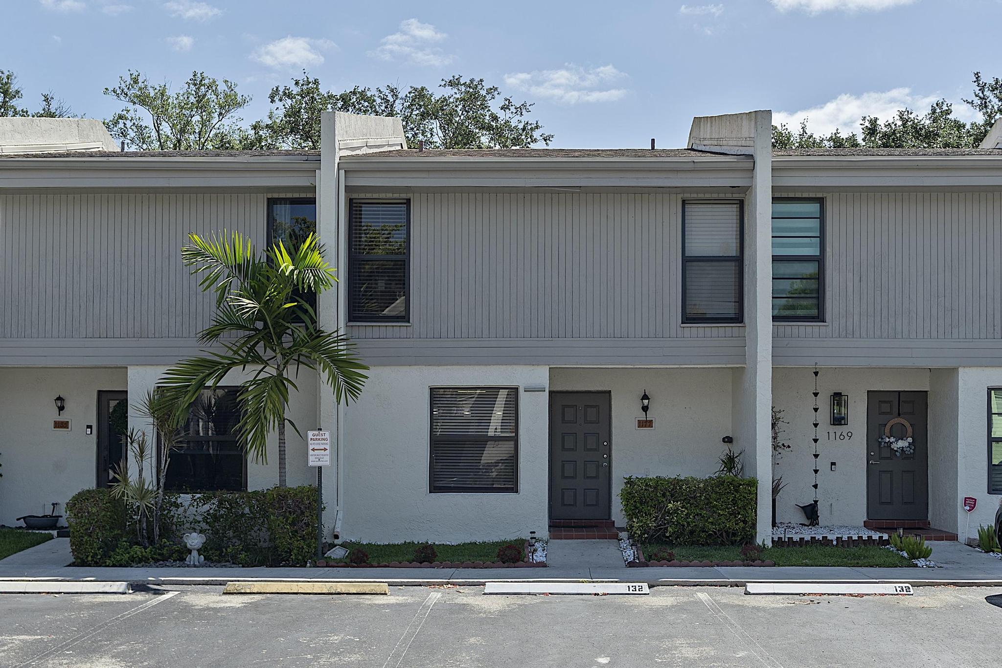 Foto de propiedad en 1177 NW 98th Terrace 132, Pembroke Pines, FL 33024 Pembroke Pines con MLS# 