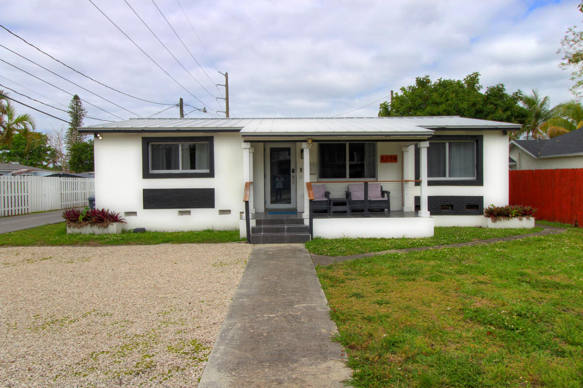 Foto de propiedad en 1324 N 24th Avenue, Hollywood, FL 33020 Hollywood con MLS# 