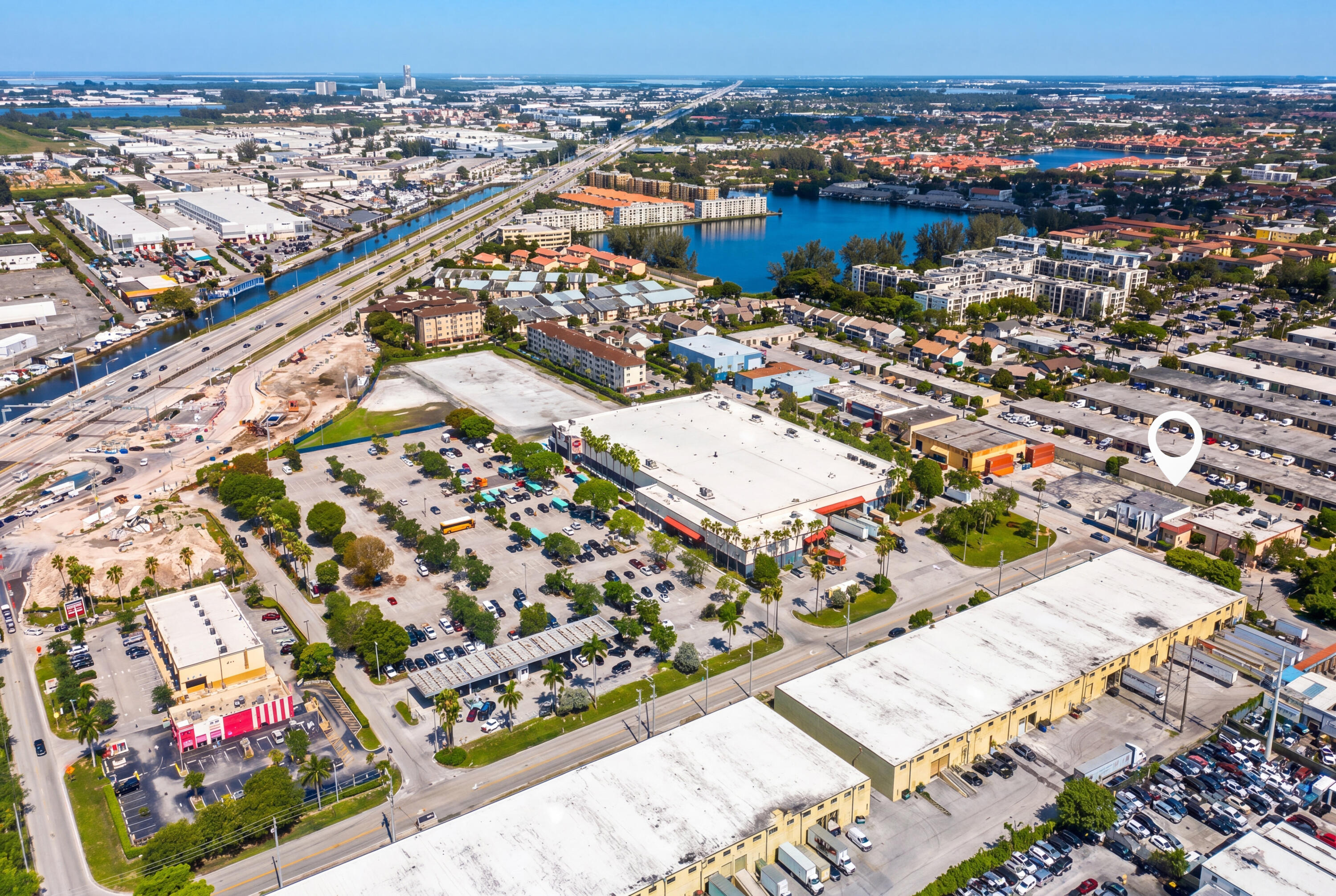 Foto de propiedad en 8015 NW 98th Street, Hialeah Gardens, FL 33016 Hialeah Gardens con MLS# 
