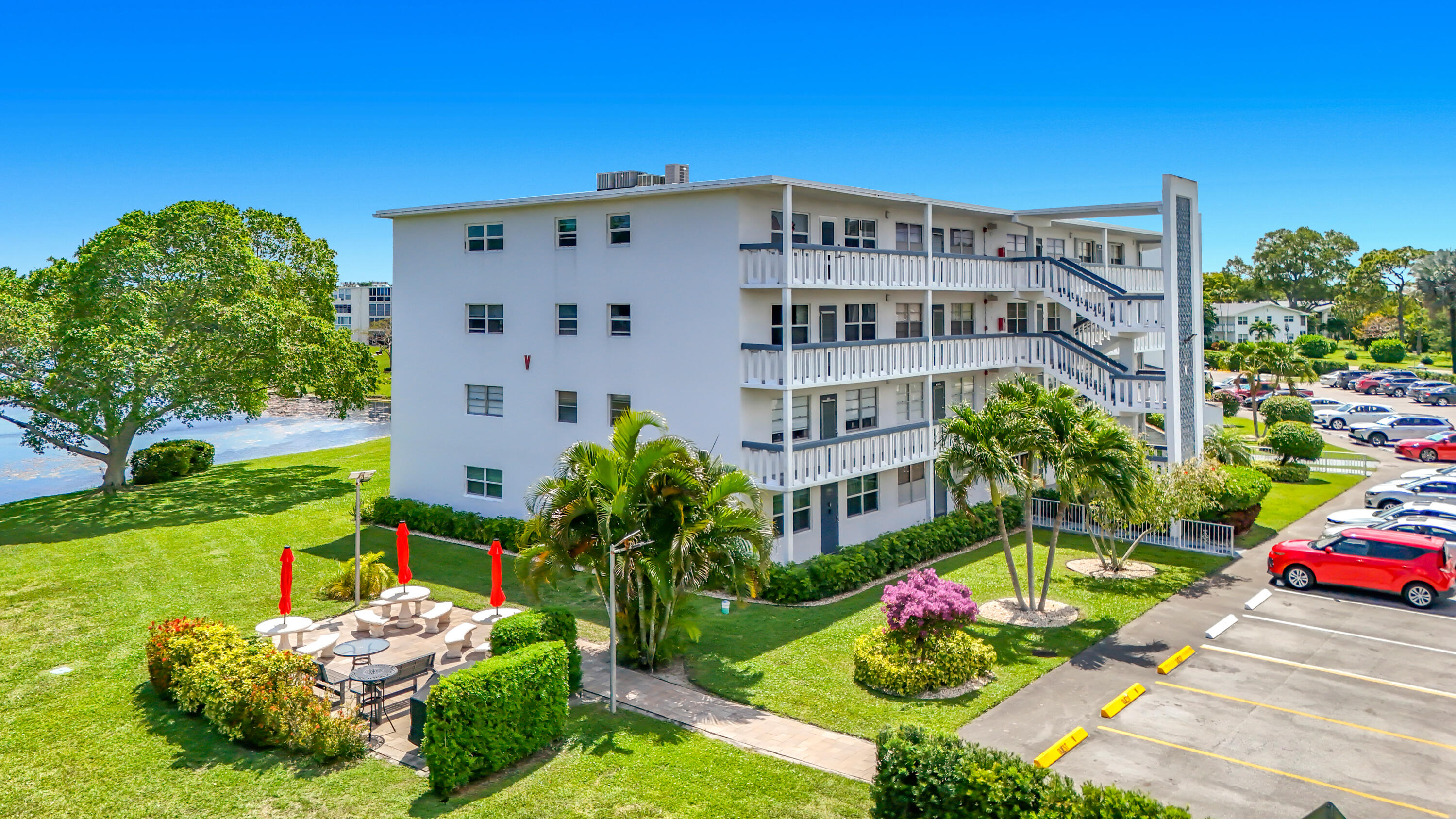 Foto de propiedad en 2114 Oakridge V, Deerfield Beach, FL 33442 Deerfield Beach con MLS# 