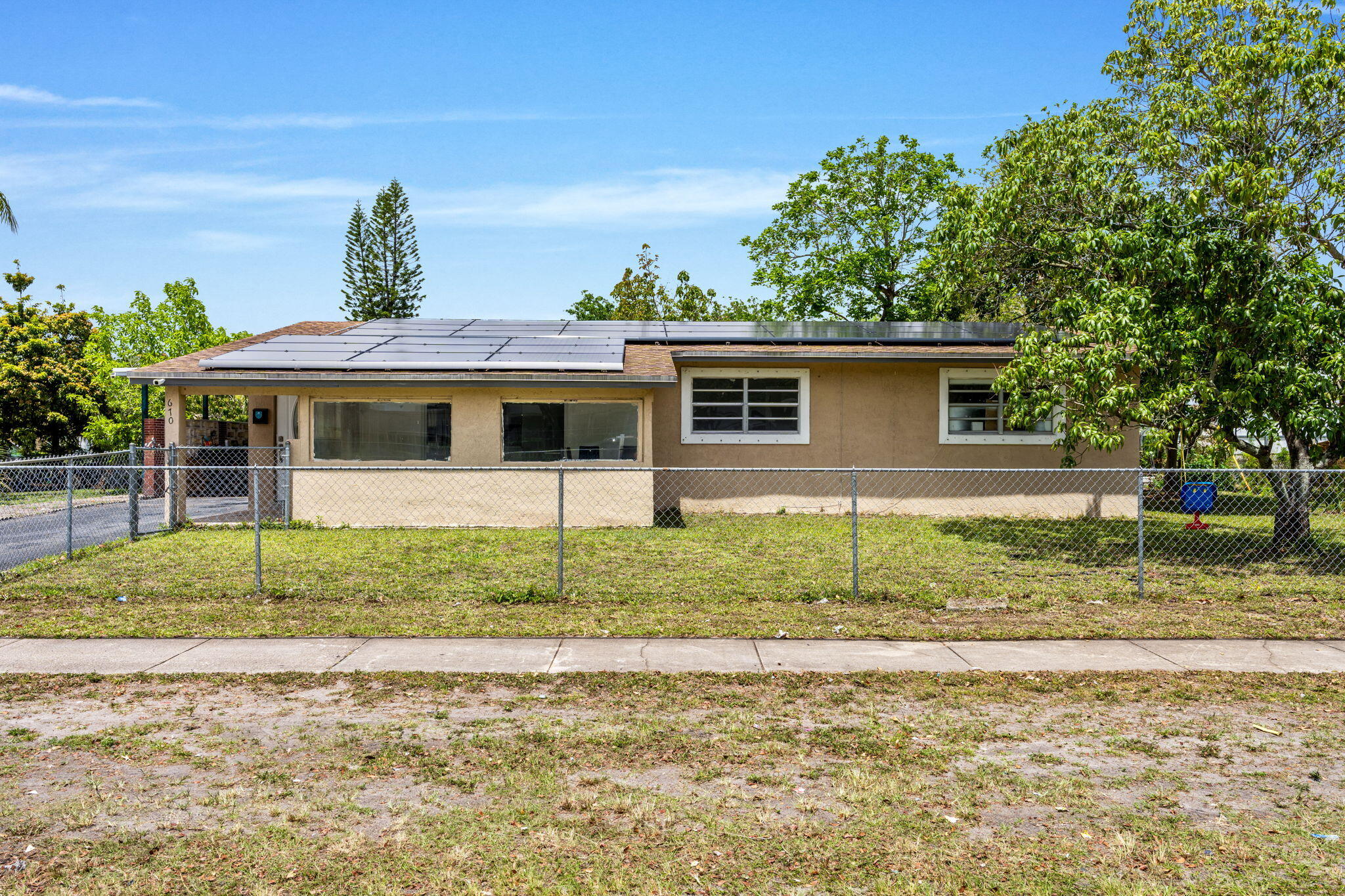 Foto de propiedad en 670 SW 29th Avenue, Fort Lauderdale, FL 33312 Fort Lauderdale con MLS# 