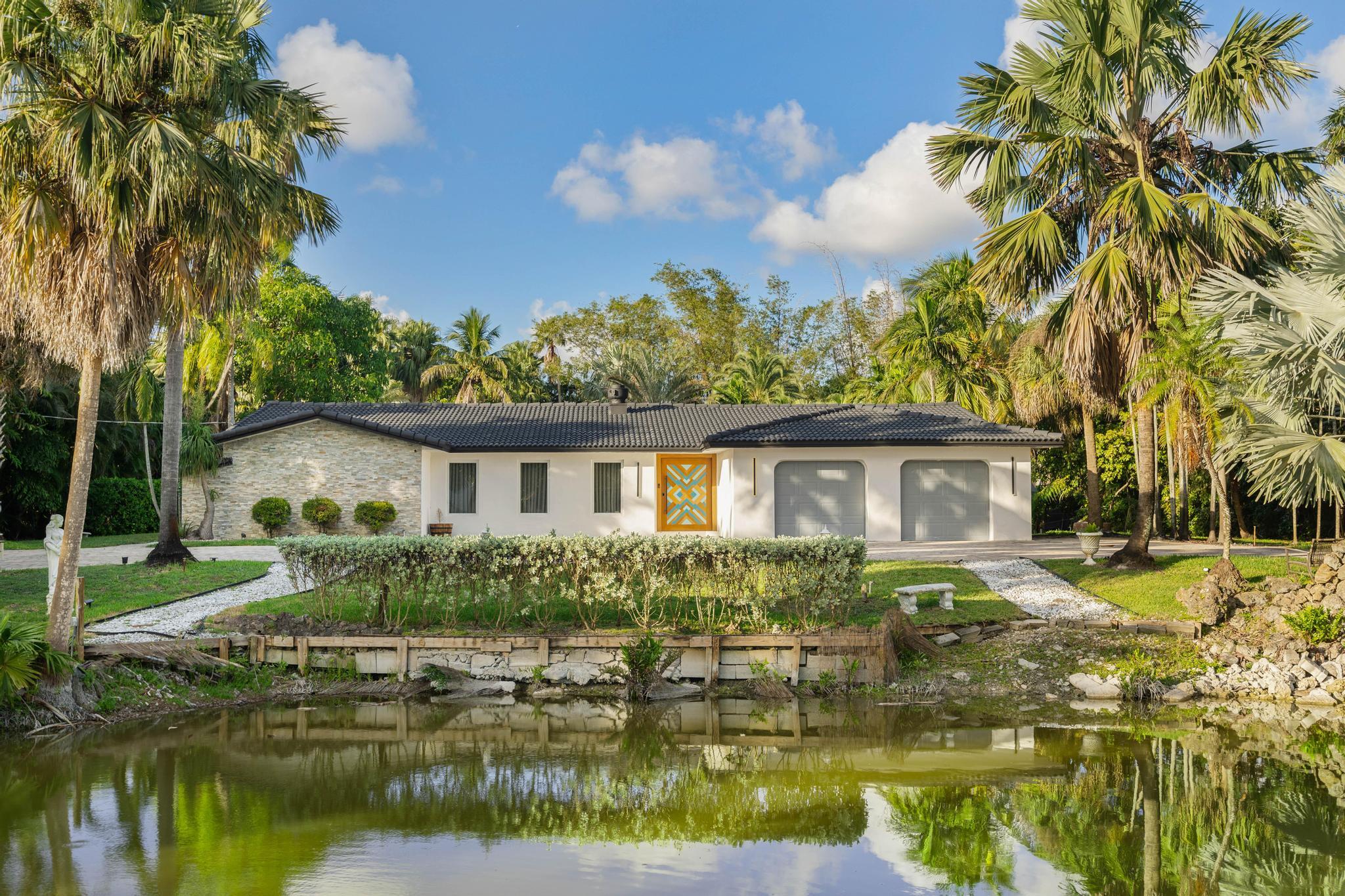 Foto de propiedad en 11621 NW 21st Court, Plantation, FL 33323 Plantation con MLS# 