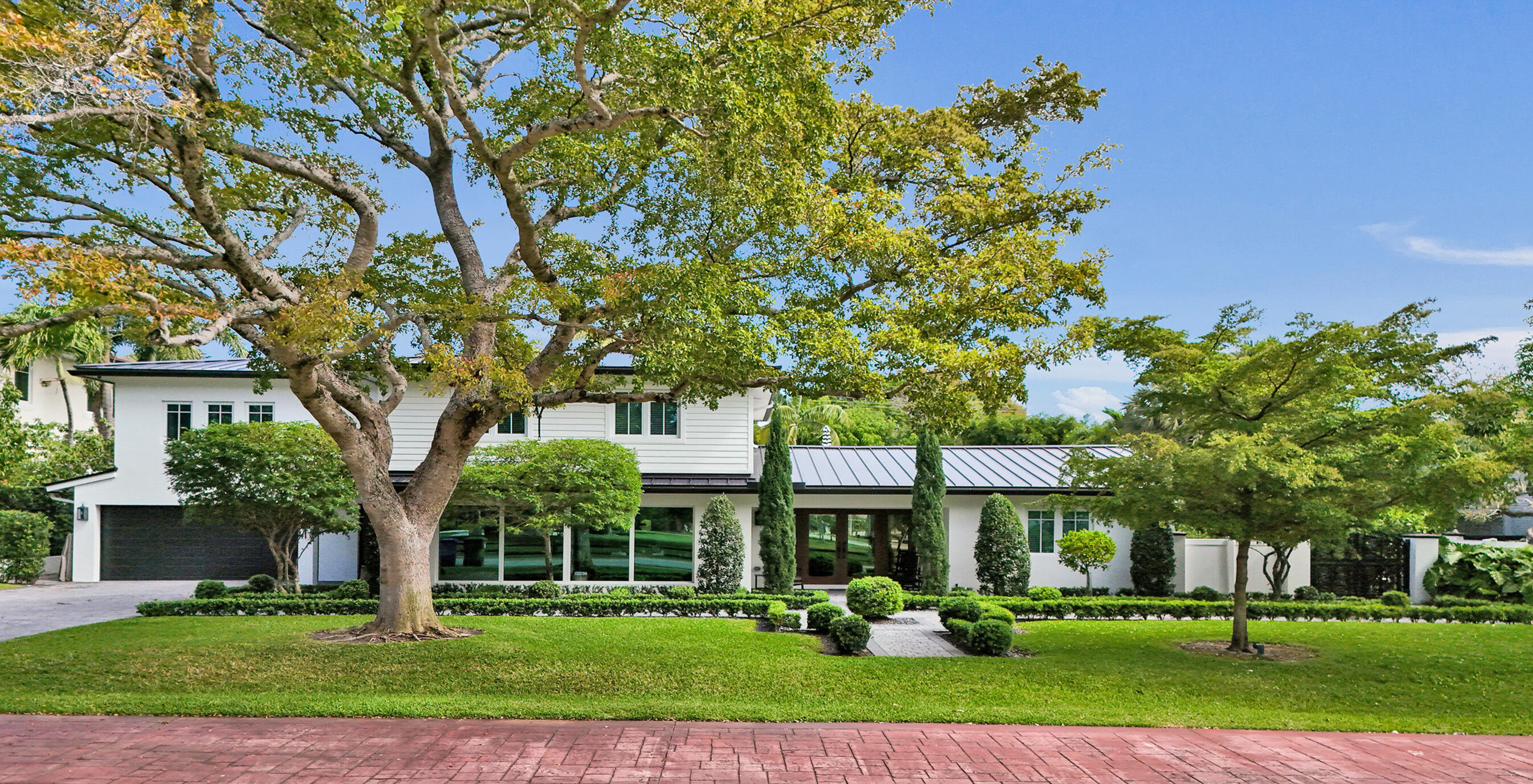 Foto de propiedad en 2421 NE 12th Street, Fort Lauderdale, FL 33304 Fort Lauderdale con MLS# 