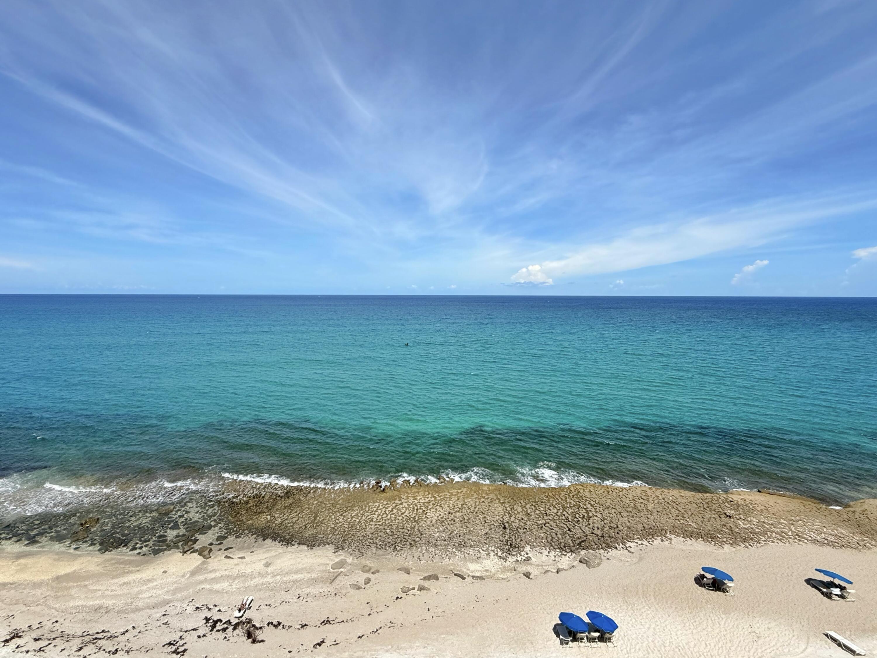 Foto de propiedad en 4200 N Ocean Drive 1-902, Singer Island, FL 33404 Singer Island con MLS# 
