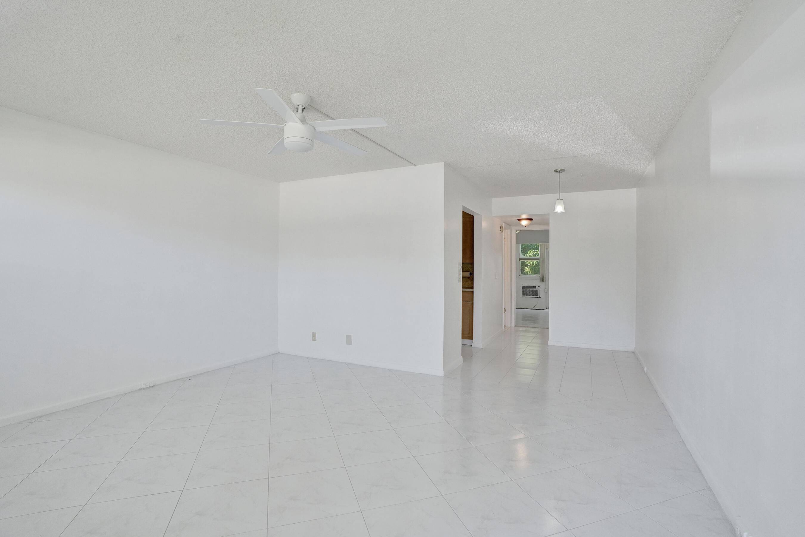 Foto de propiedad en 392 Durham Circle M, Deerfield Beach, FL 33442 Deerfield Beach con MLS# 