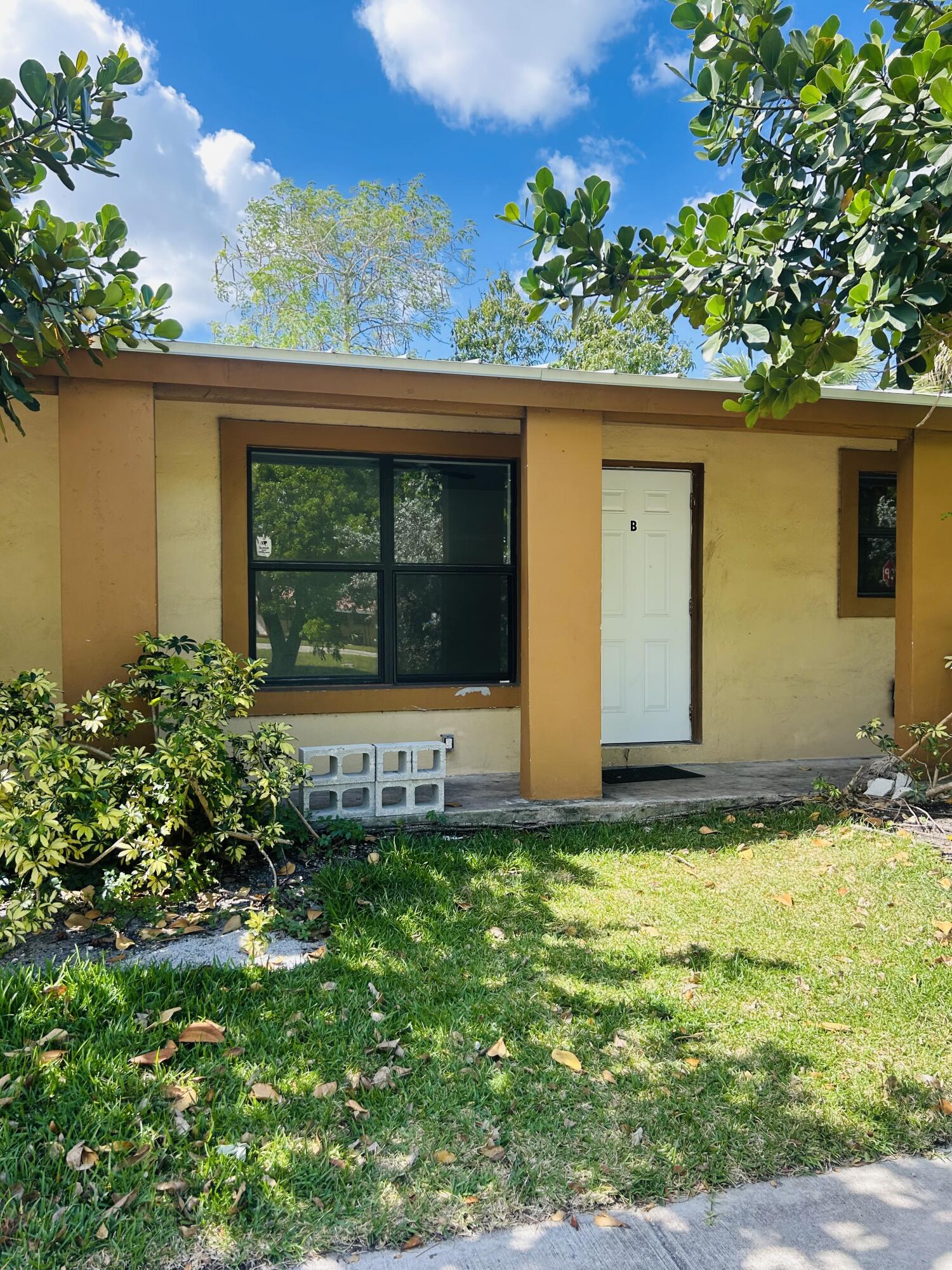 Foto de propiedad en 844 NW 3rd Avenue B, Fort Lauderdale, FL 33311 Fort Lauderdale con MLS# 