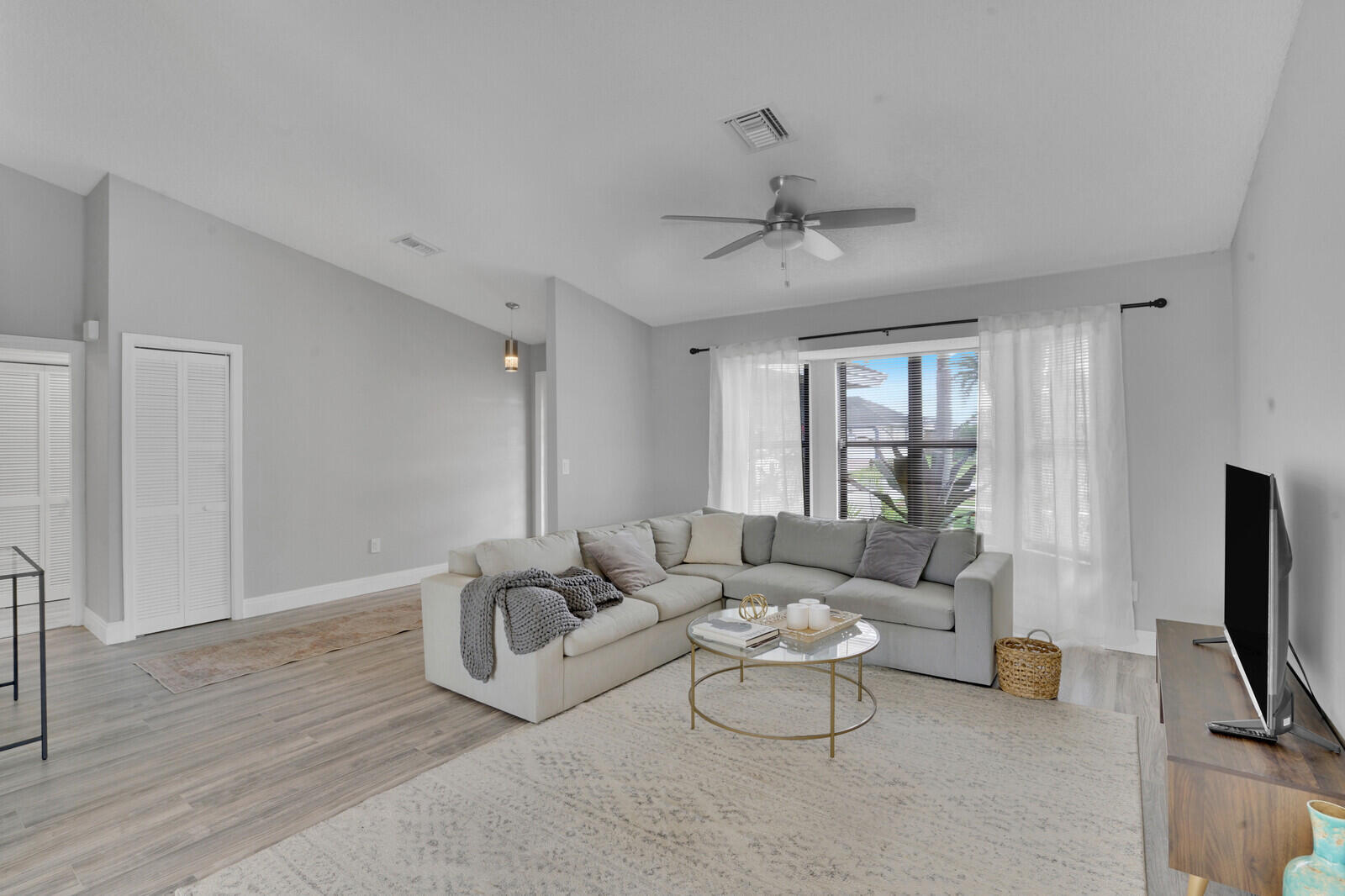 Foto de propiedad en 13834 Geranium Place, Wellington, FL 33414 Wellington con MLS# 