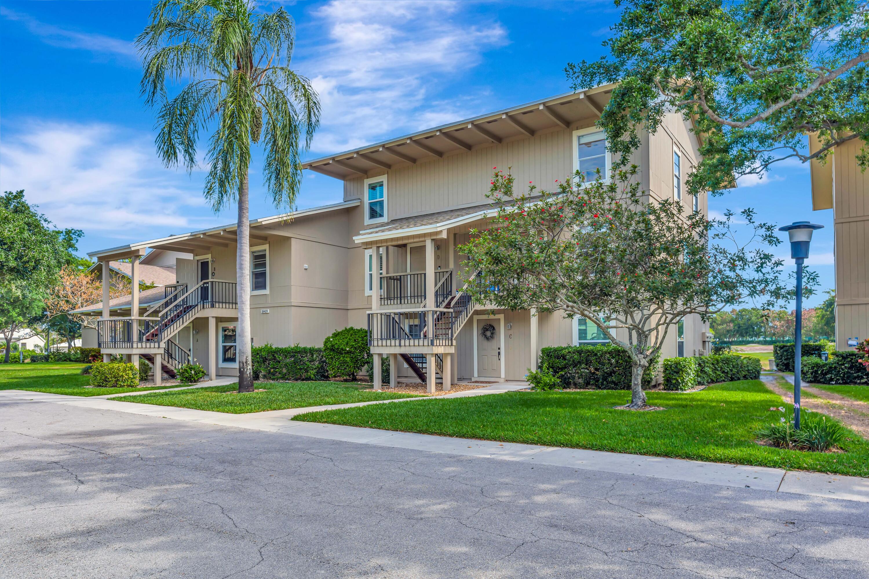 Foto de propiedad en 18419 SE Wood Haven Lane B, Tequesta, FL 33469 Tequesta con MLS# 