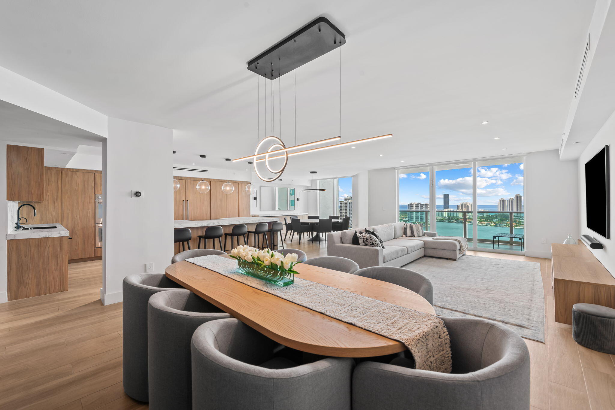 Foto de propiedad en 3301 NE 183rd Street 2906, Aventura, FL 33160 Aventura con MLS# 