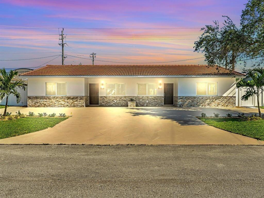 Foto de propiedad en 541 NE 18th Street, Boca Raton, FL 33432 Boca Raton con MLS# 