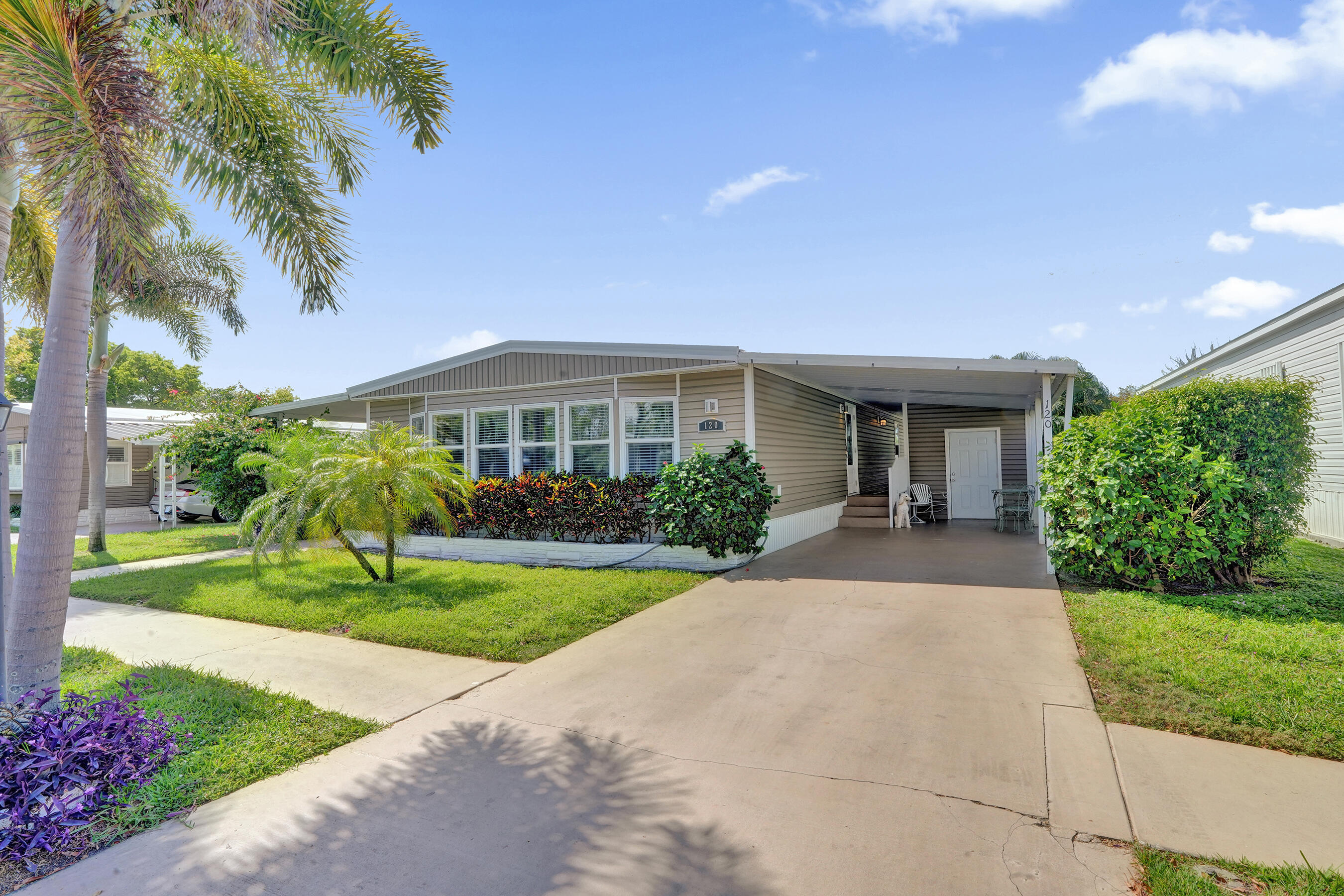 Foto de propiedad en 120 NW 53rd Place, Pompano Beach, FL 33064 Pompano Beach con MLS# 