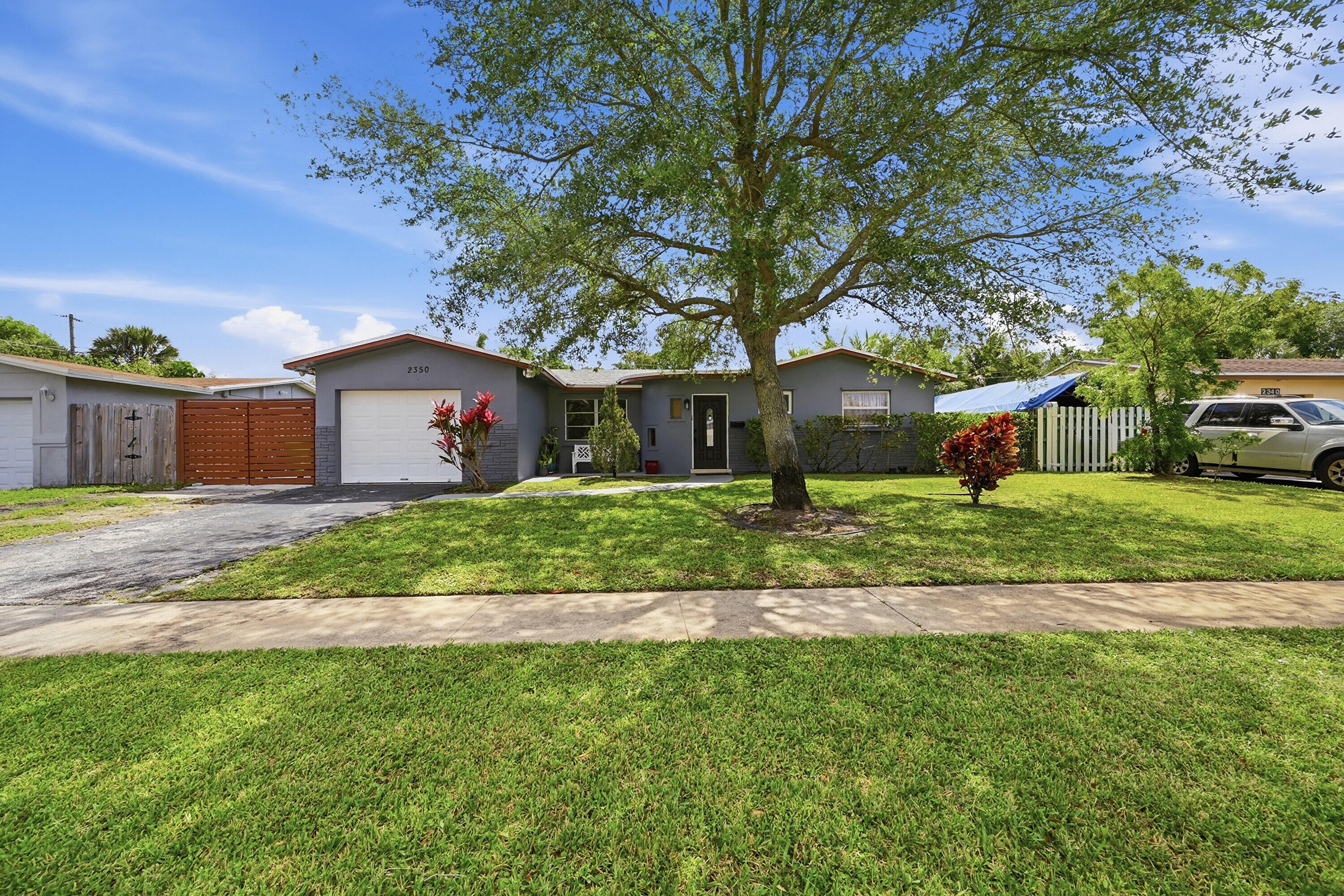 Foto de propiedad en 2350 NW 60th Avenue, Sunrise, FL 33313 Sunrise con MLS# 