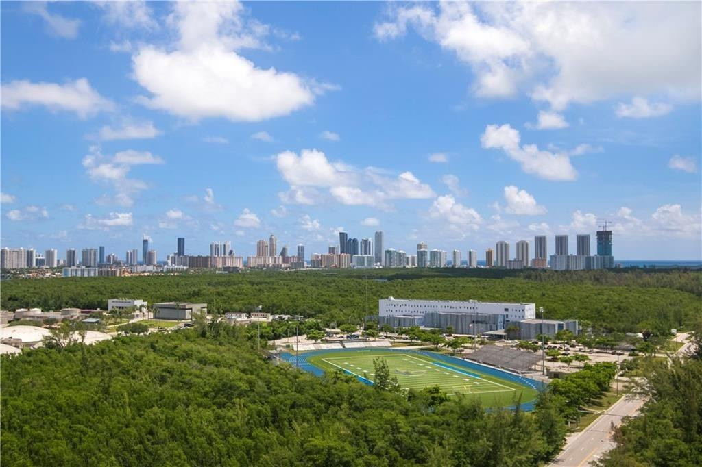 Foto de propiedad en 14951 Royal Oaks Lane 1109, North Miami, FL 33181 North Miami con MLS# 