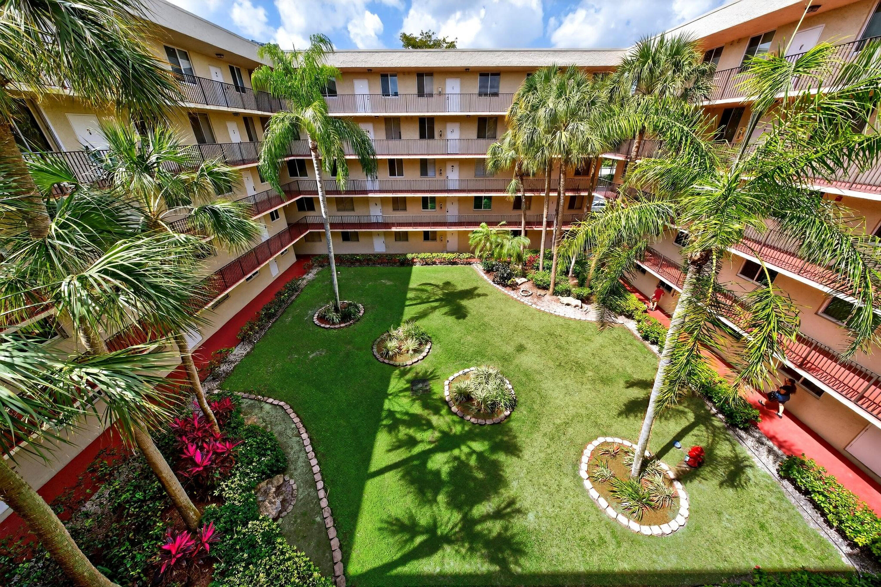 Foto de propiedad en 3223 Riverside Drive C-406, Coral Springs, FL 33065 Coral Springs con MLS# 