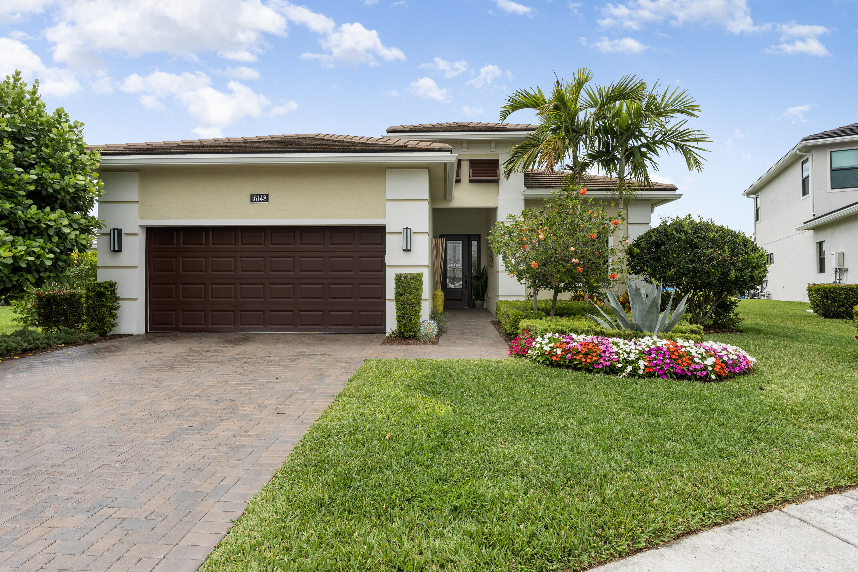 Foto de propiedad en 16148 Key Biscayne Lane, Westlake, FL 33470 Westlake con MLS# 