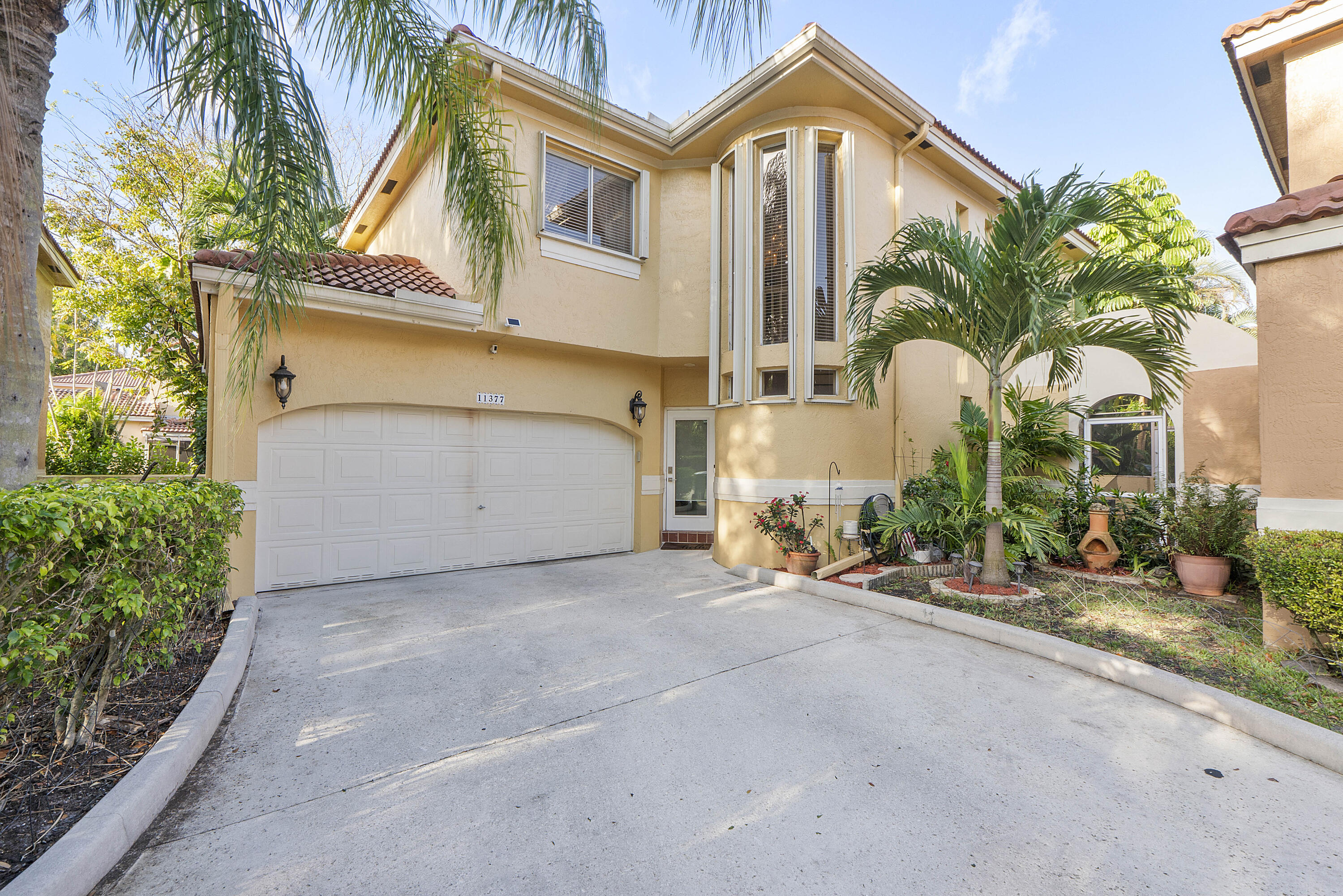 Foto de propiedad en 11377 Lakeview Drive, Coral Springs, FL 33071 Coral Springs con MLS# 