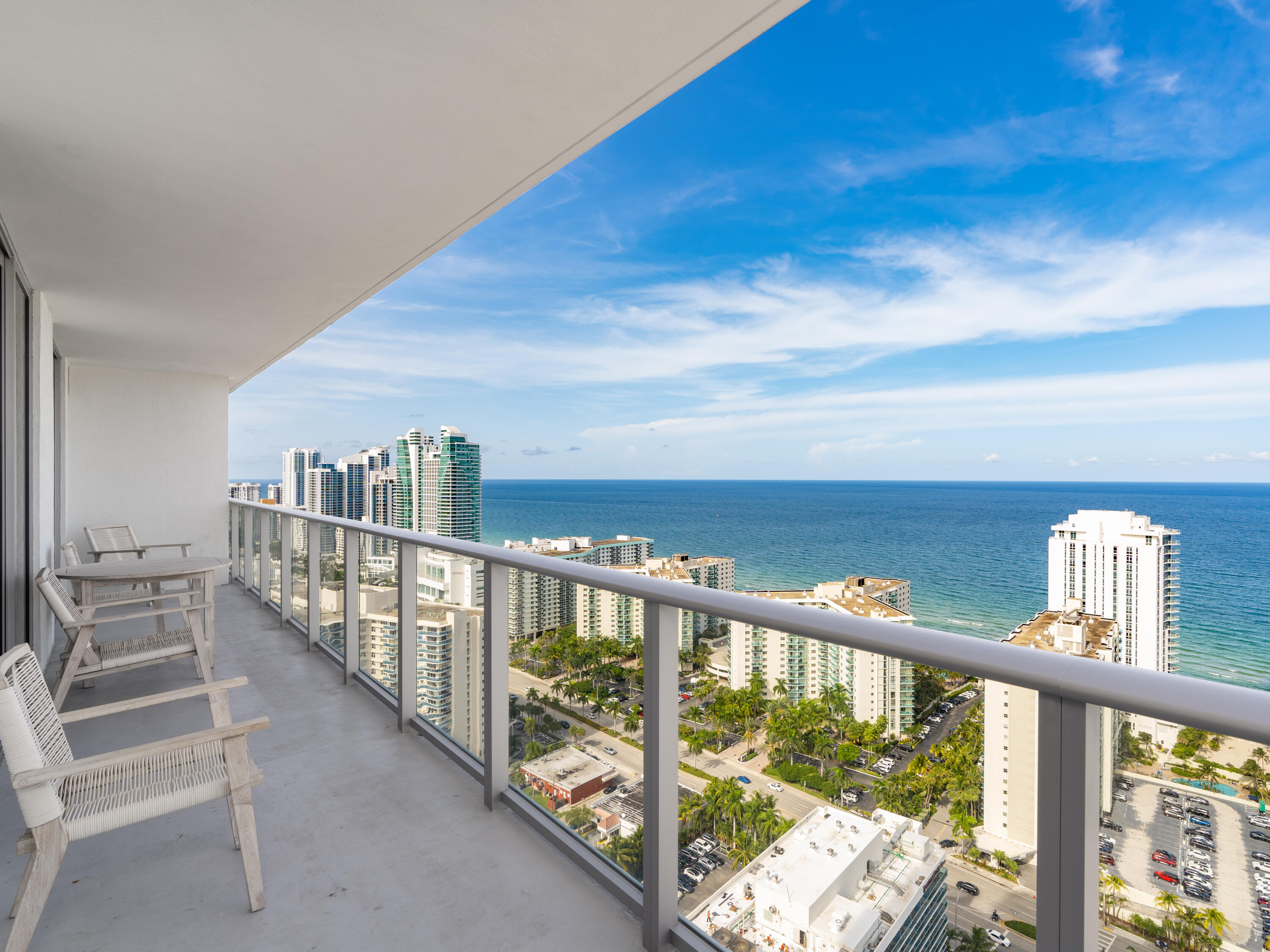 Foto de propiedad en 4010 S Ocean Drive R2905, Hollywood, FL 33019 Hollywood con MLS# 