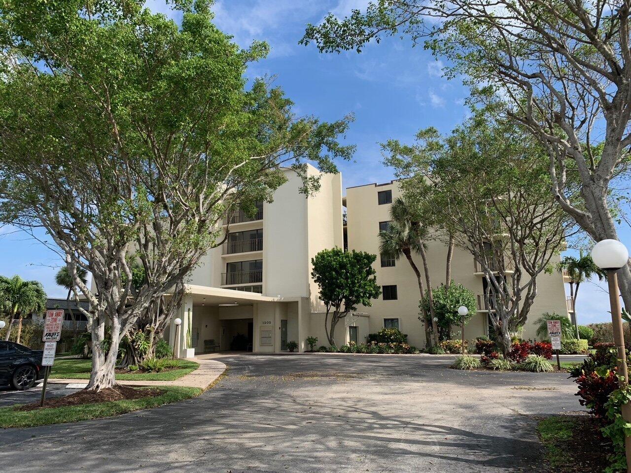 Foto de propiedad en 1202 S Lake Drive 502, Lantana, FL 33462 Lantana con MLS# 