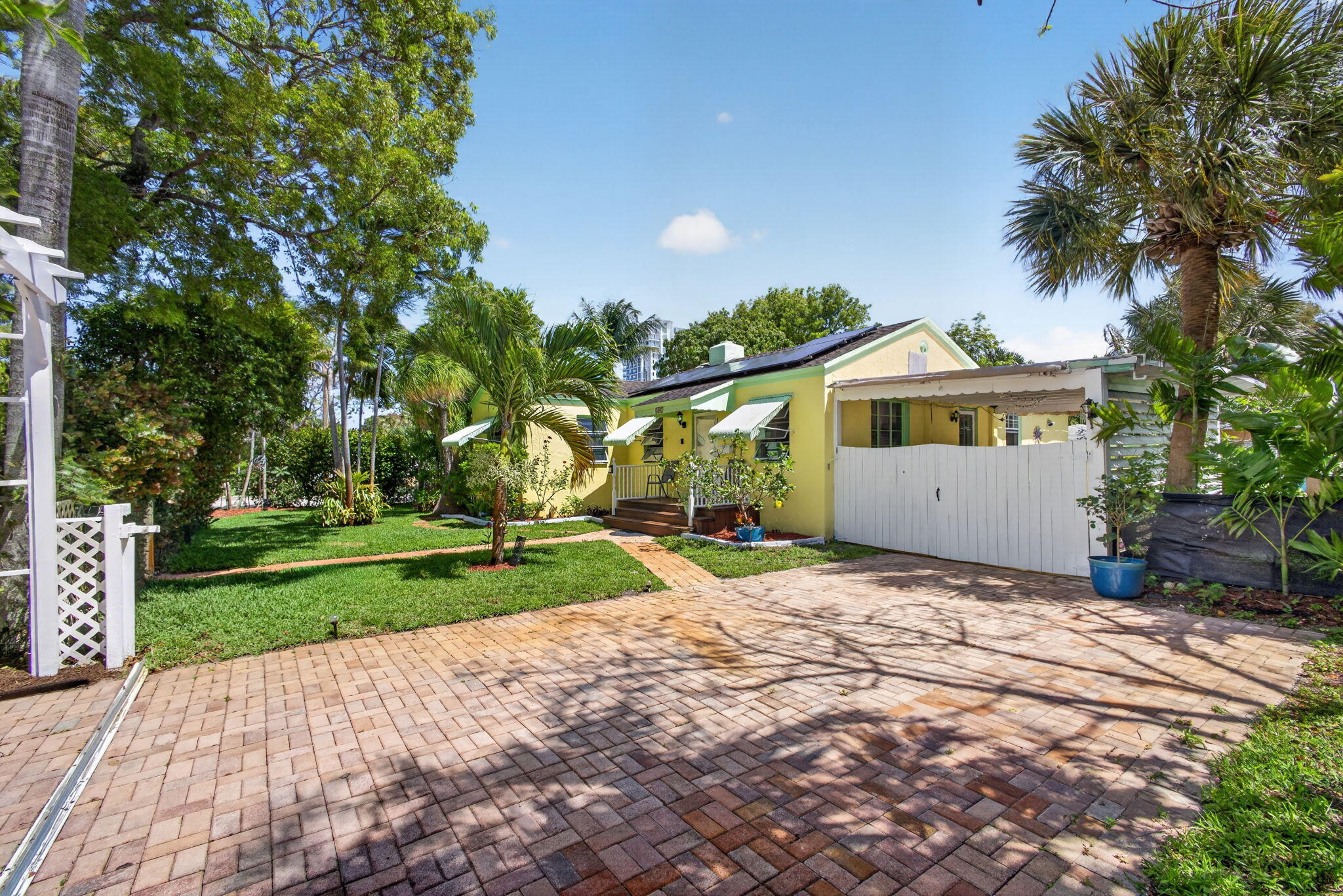 Foto de propiedad en 502 49th Street, West Palm Beach, FL 33407 West Palm Beach con MLS# 
