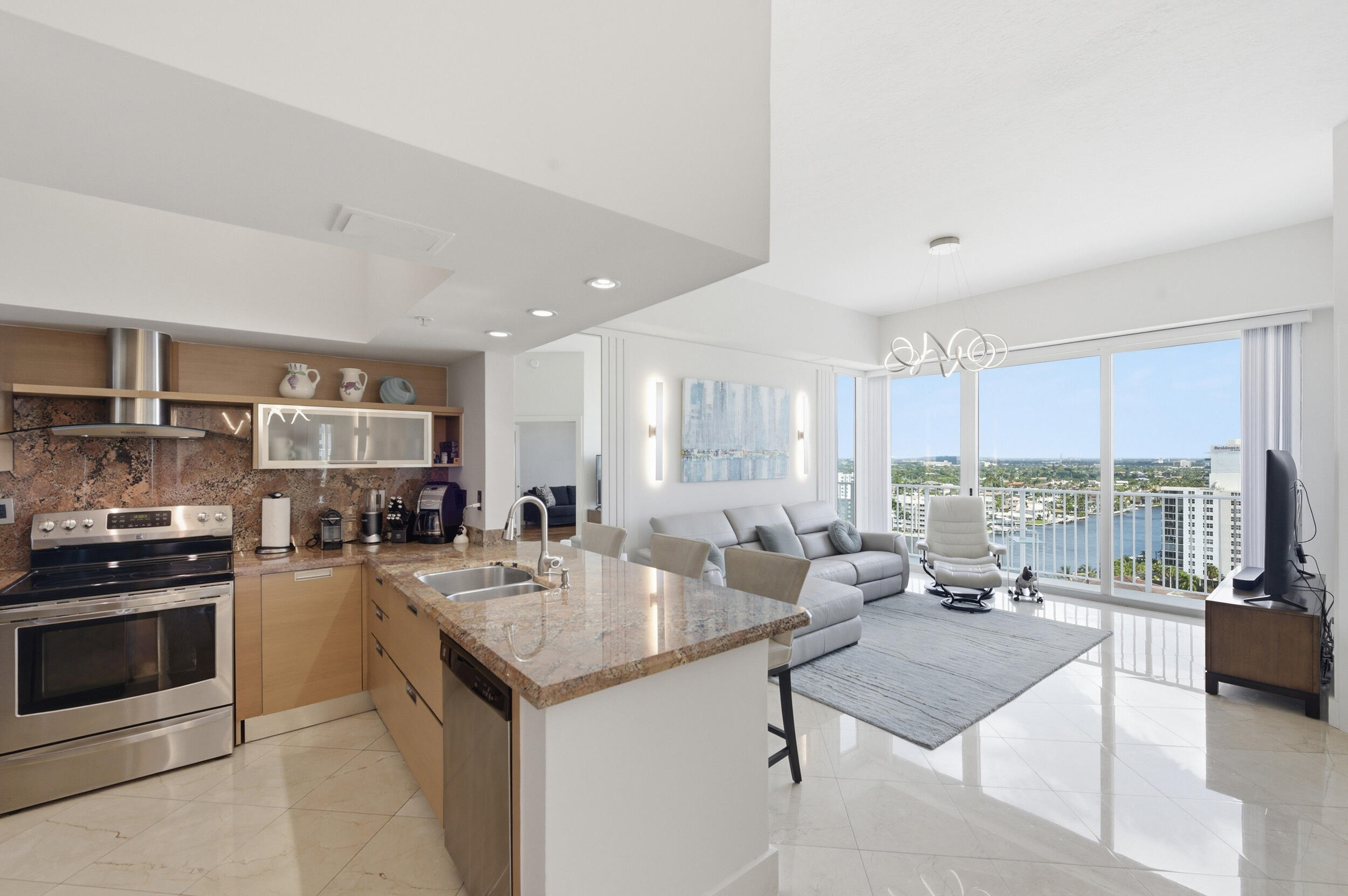Foto de propiedad en 3020 NE 32nd Avenue Ph1, Fort Lauderdale, FL 33308 Fort Lauderdale con MLS# 