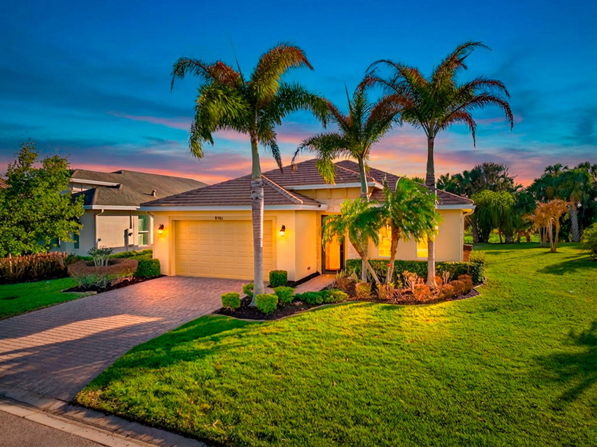 Foto de propiedad en 9701 SW Royal Poinciana Drive, Port St. Lucie, FL 34987 Port St. Lucie con MLS# 